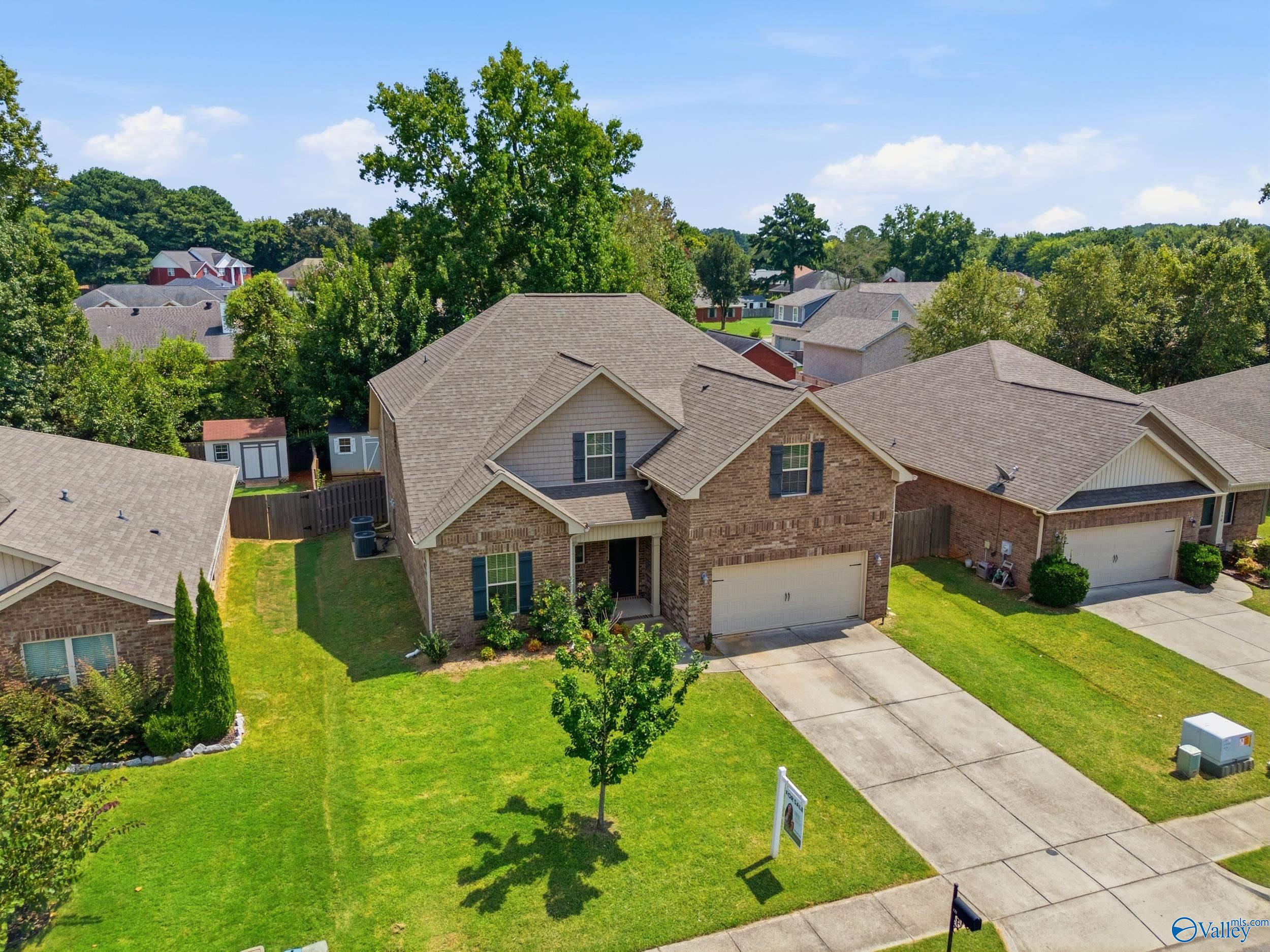 132 Summer Pointe Lane NW