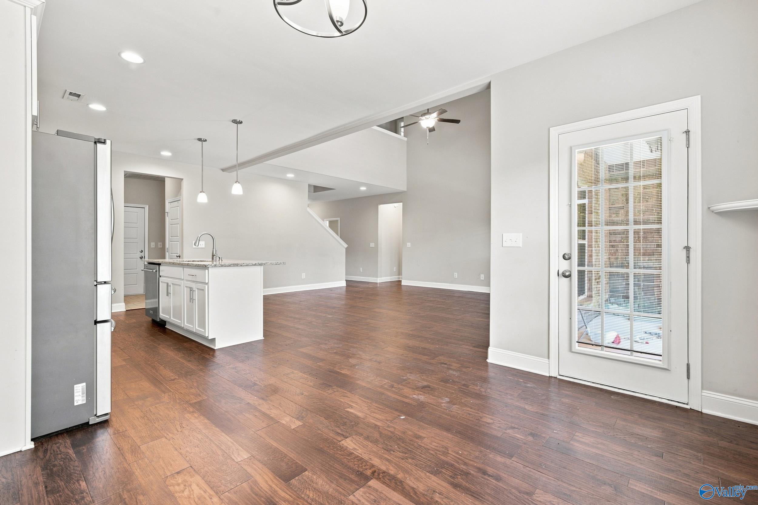 132 Summer Pointe Lane NW