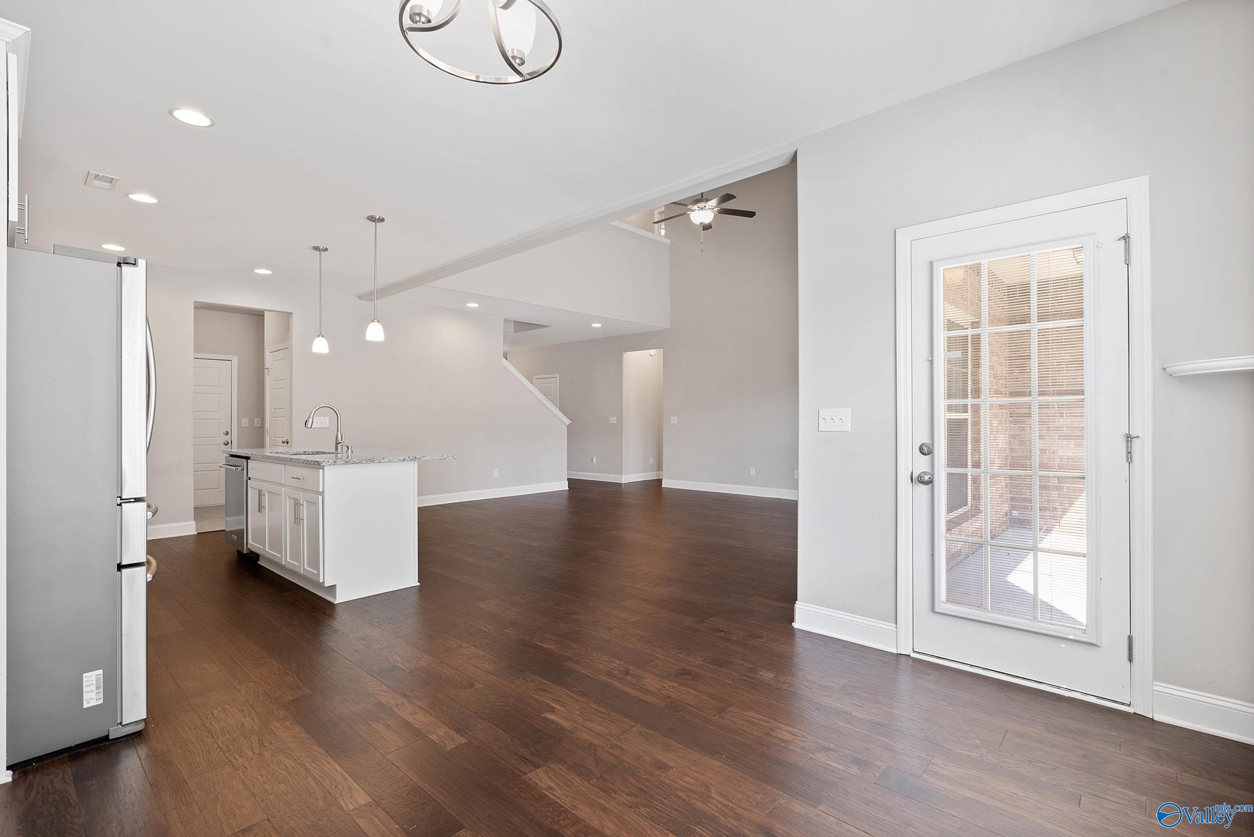 132 Summer Pointe Lane NW