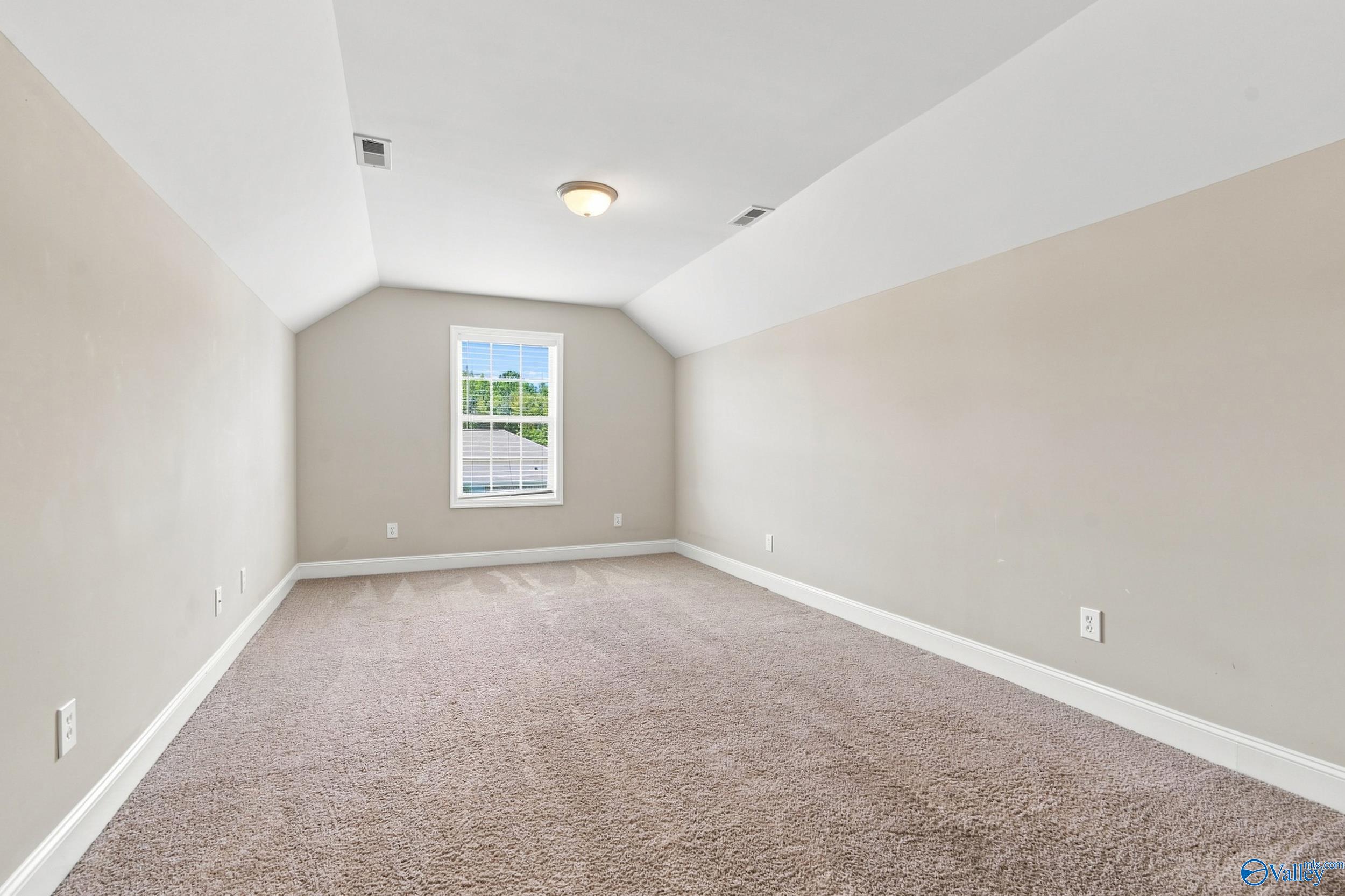 132 Summer Pointe Lane NW