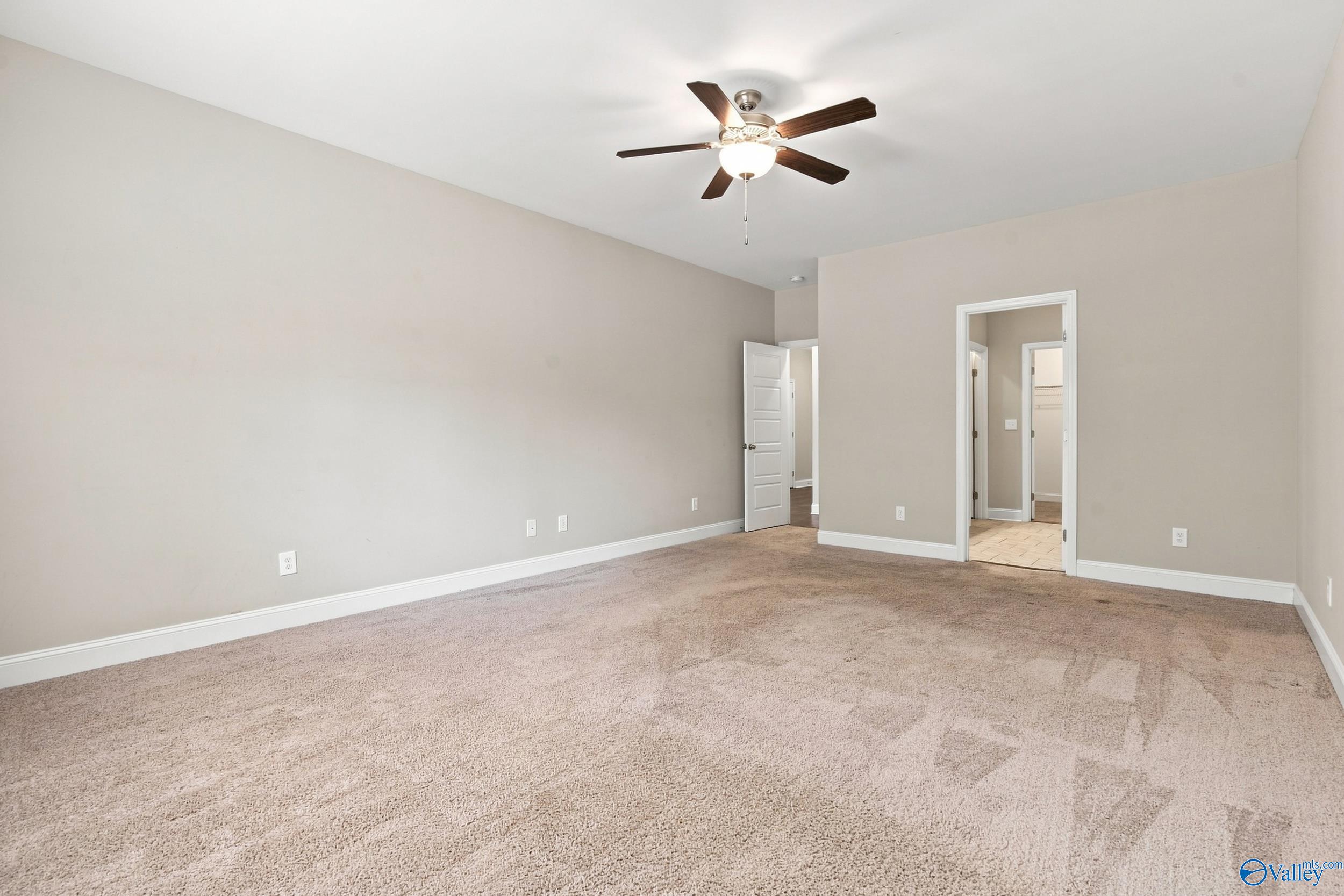 132 Summer Pointe Lane NW