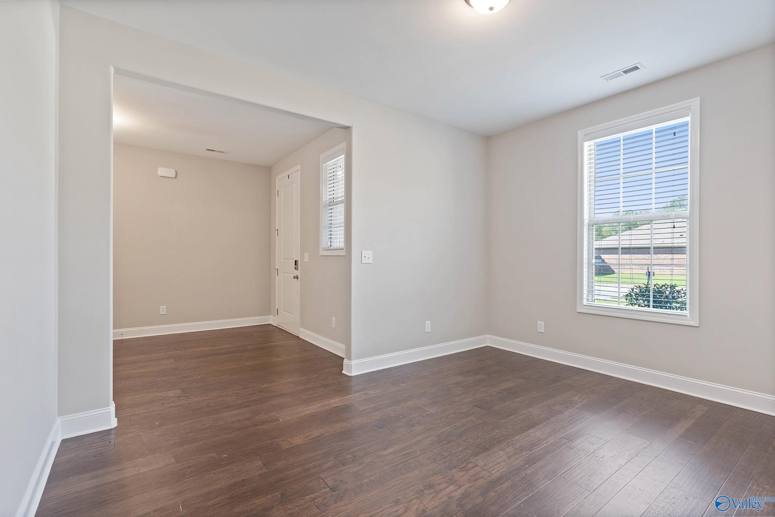 132 Summer Pointe Lane NW