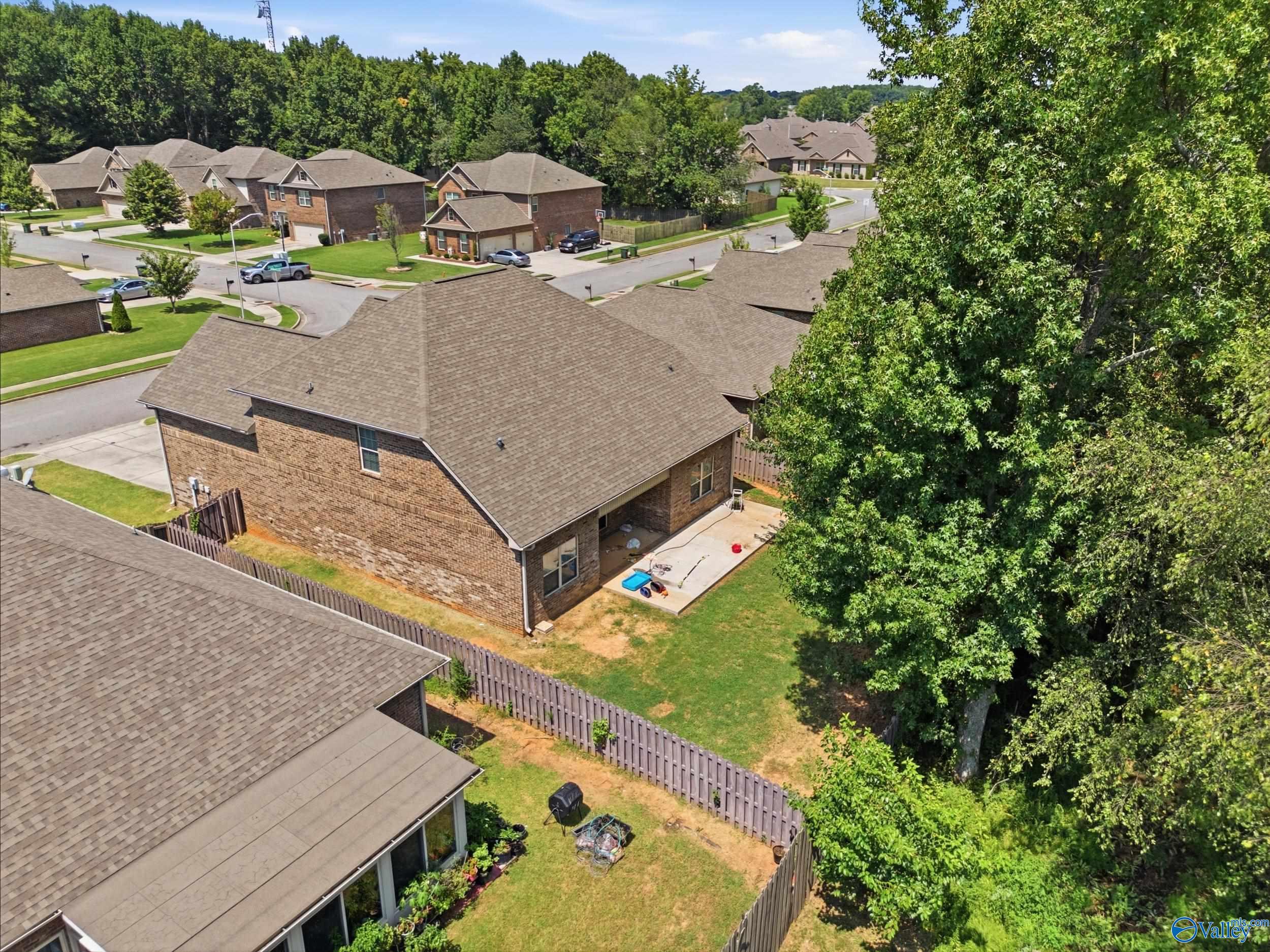 132 Summer Pointe Lane NW