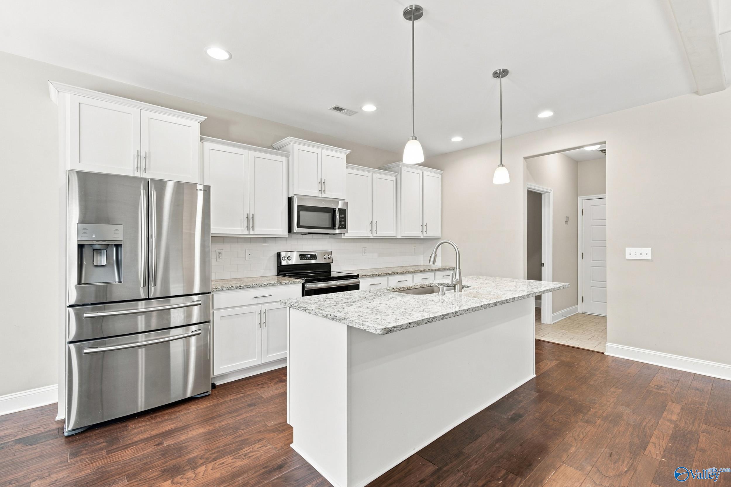 132 Summer Pointe Lane NW