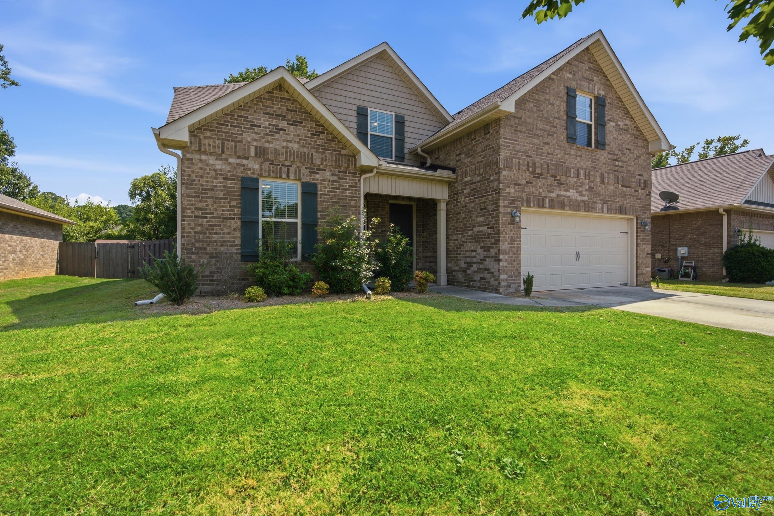132 Summer Pointe Lane NW