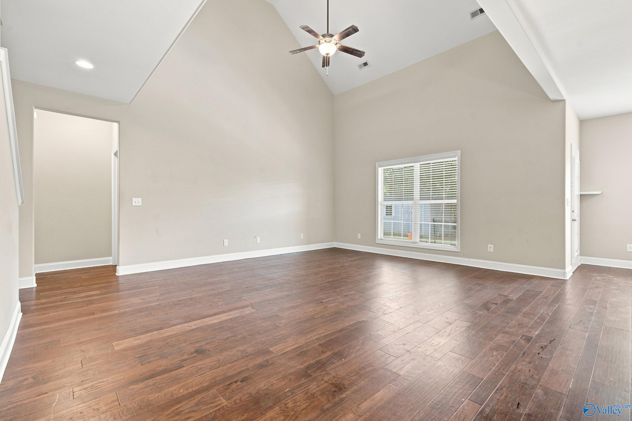 132 Summer Pointe Lane NW