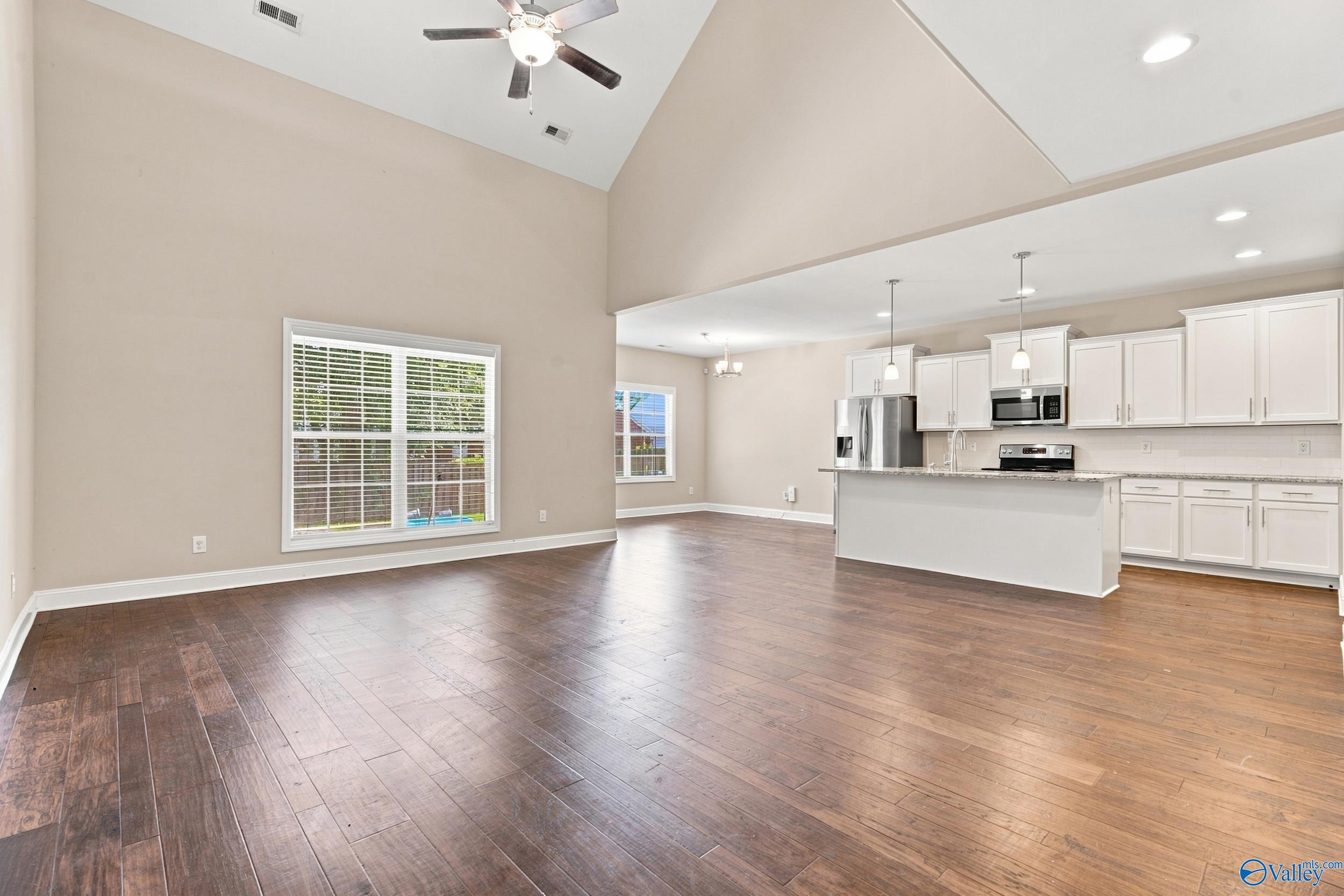 132 Summer Pointe Lane NW