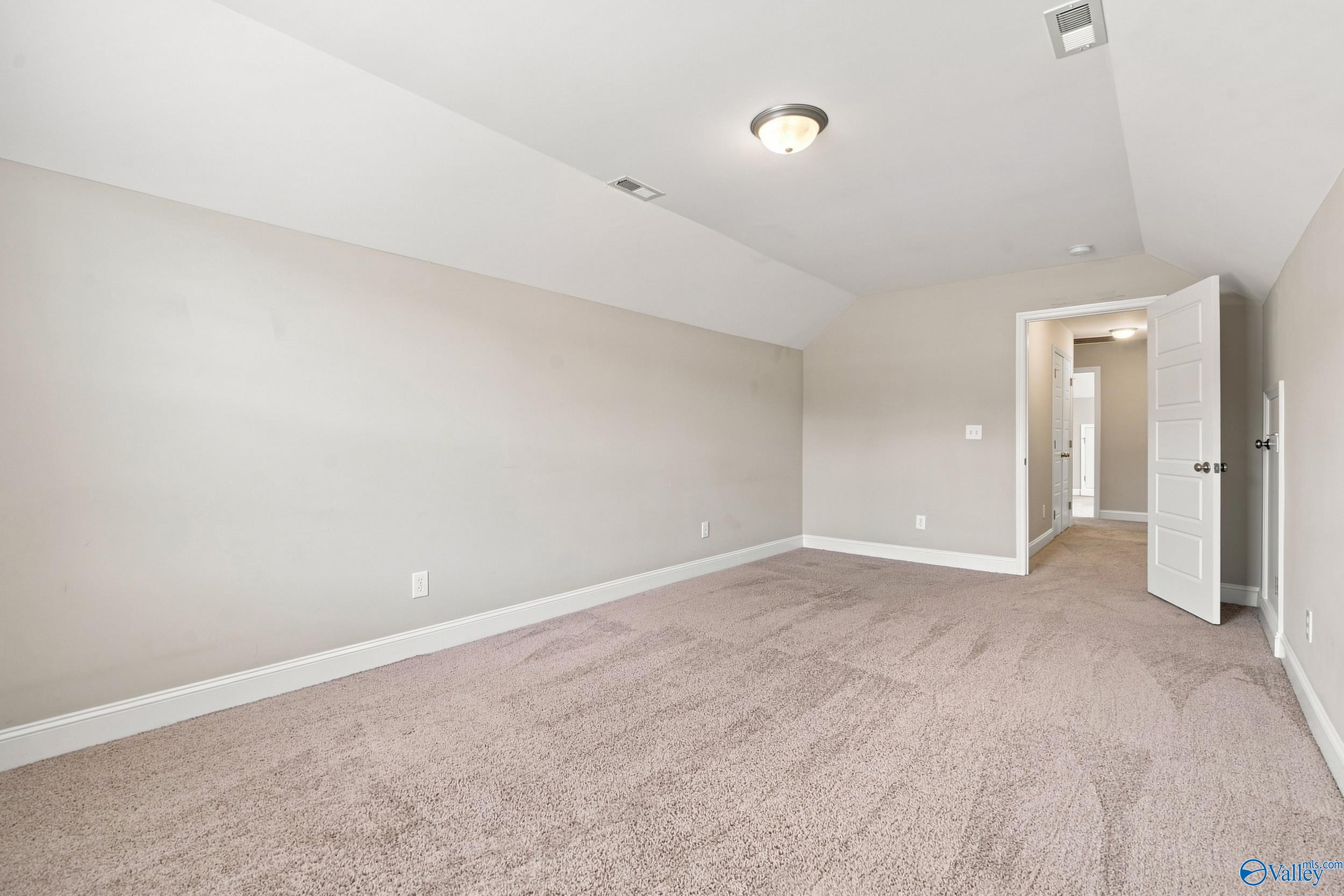 132 Summer Pointe Lane NW