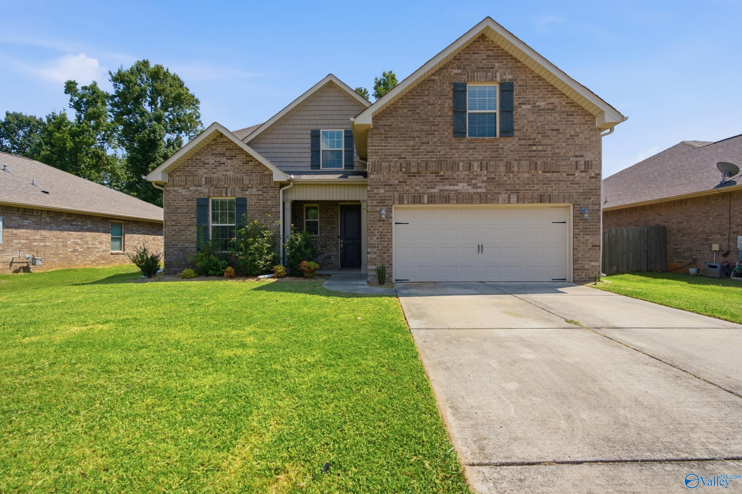 132 Summer Pointe Lane NW