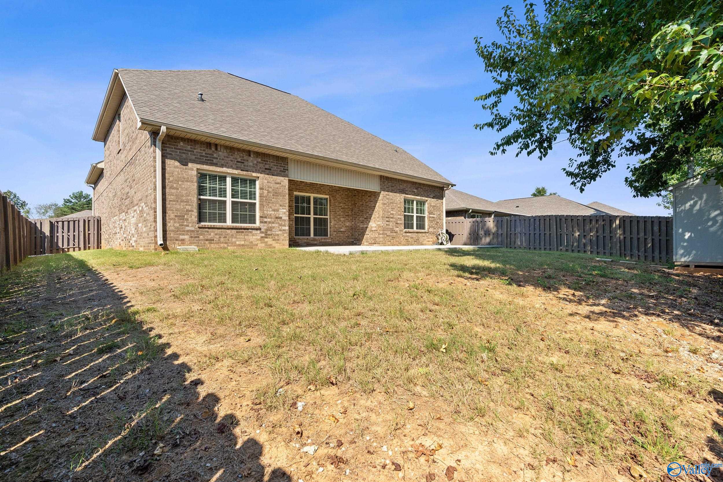 132 Summer Pointe Lane NW