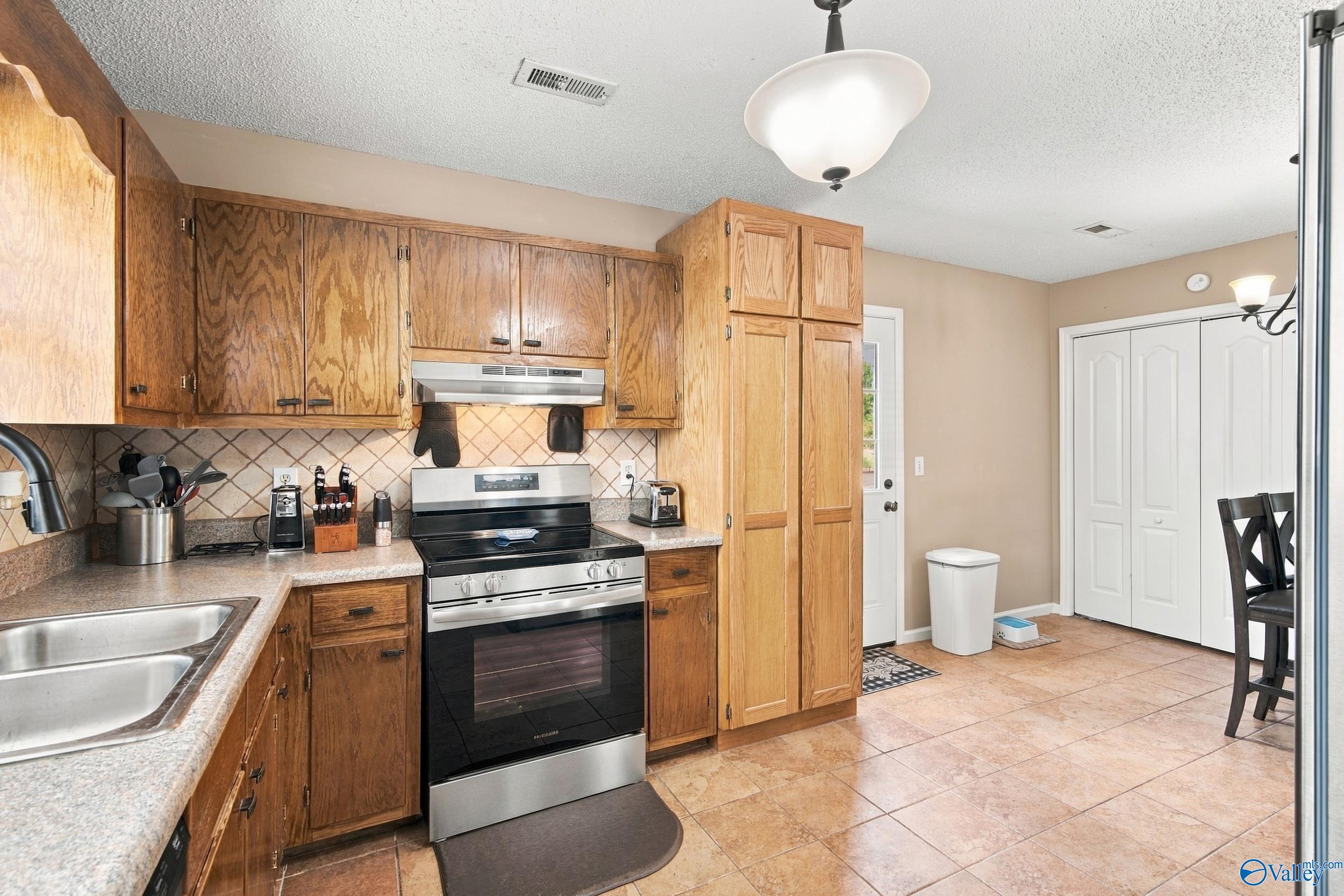105 Thornhedge Trail