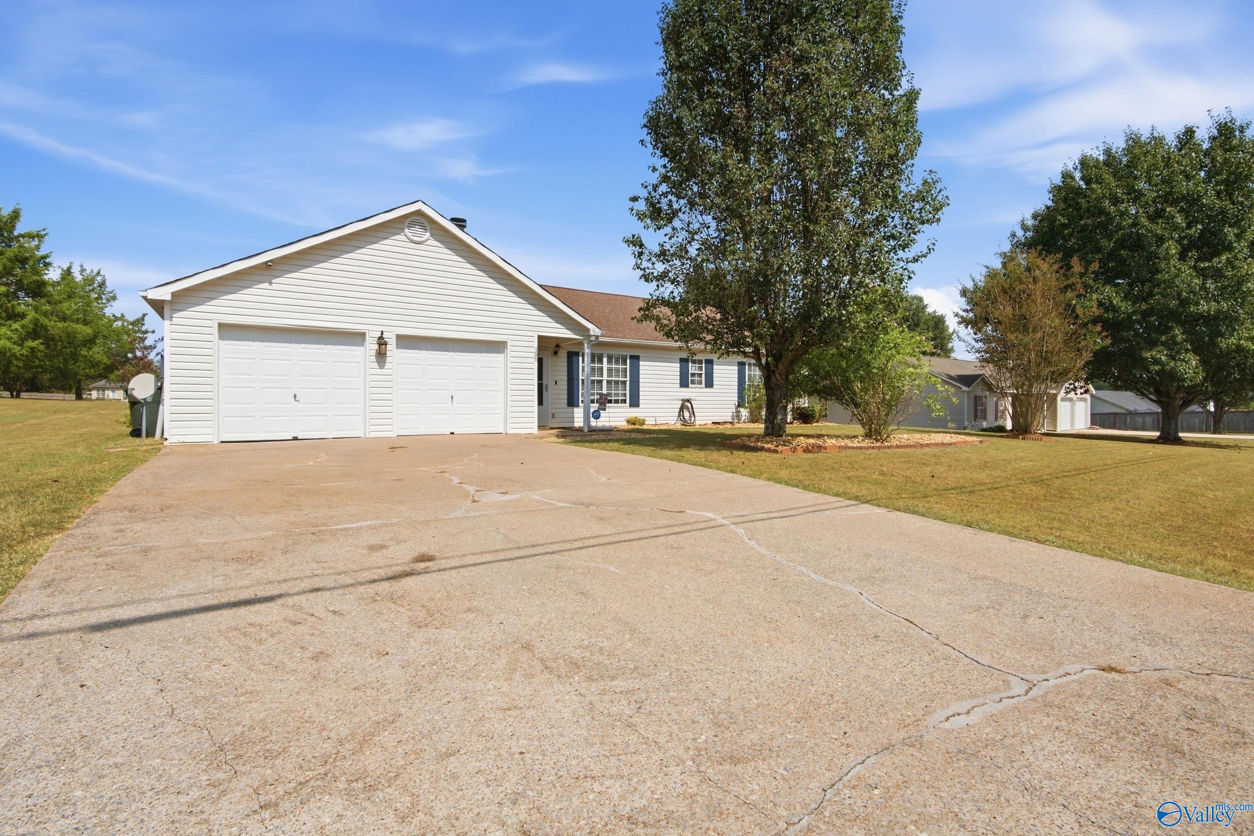 105 Thornhedge Trail