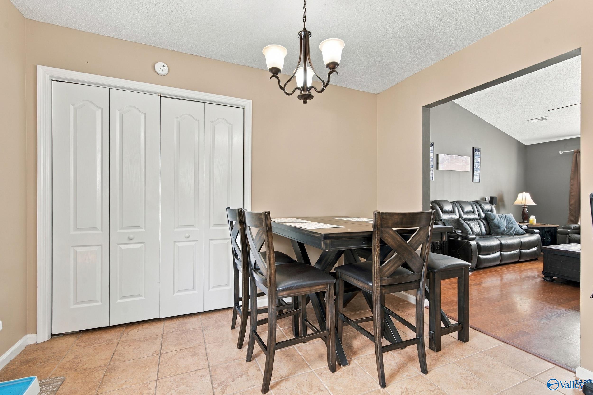 105 Thornhedge Trail