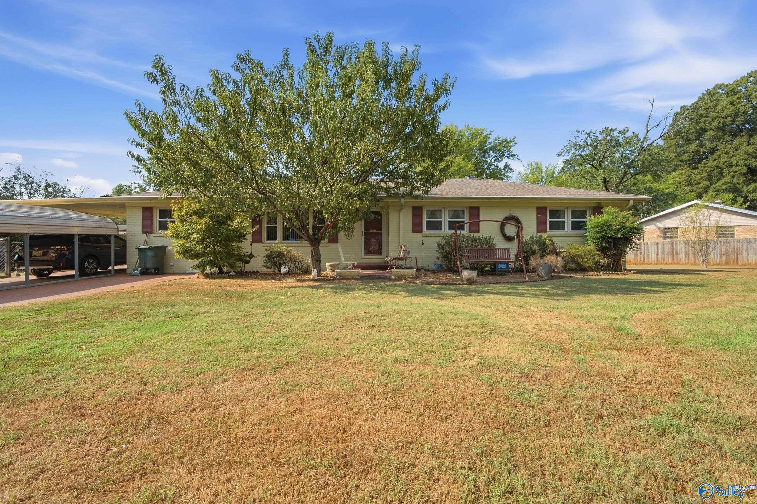 2211 Viscount Drive NW