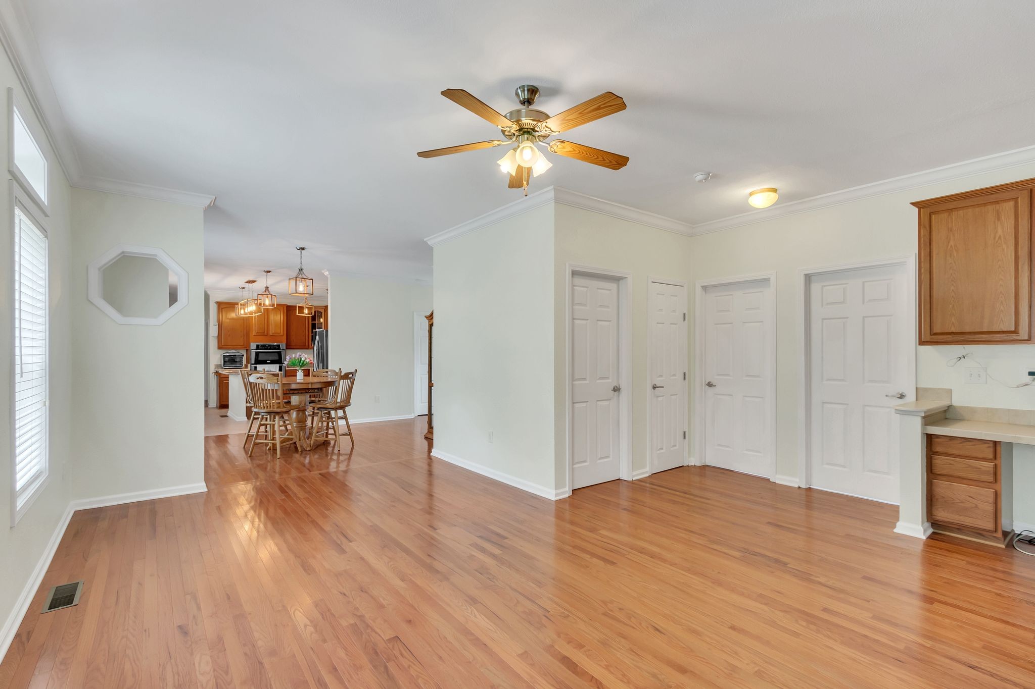 4595 Chestnut Ridge Rd