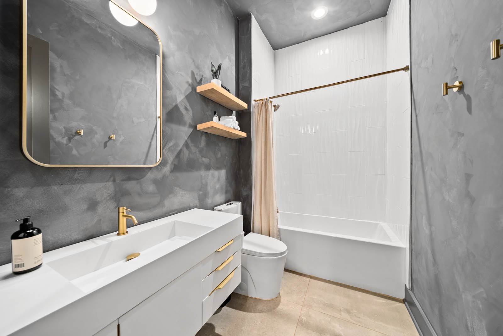 1240 John Windrow Rd