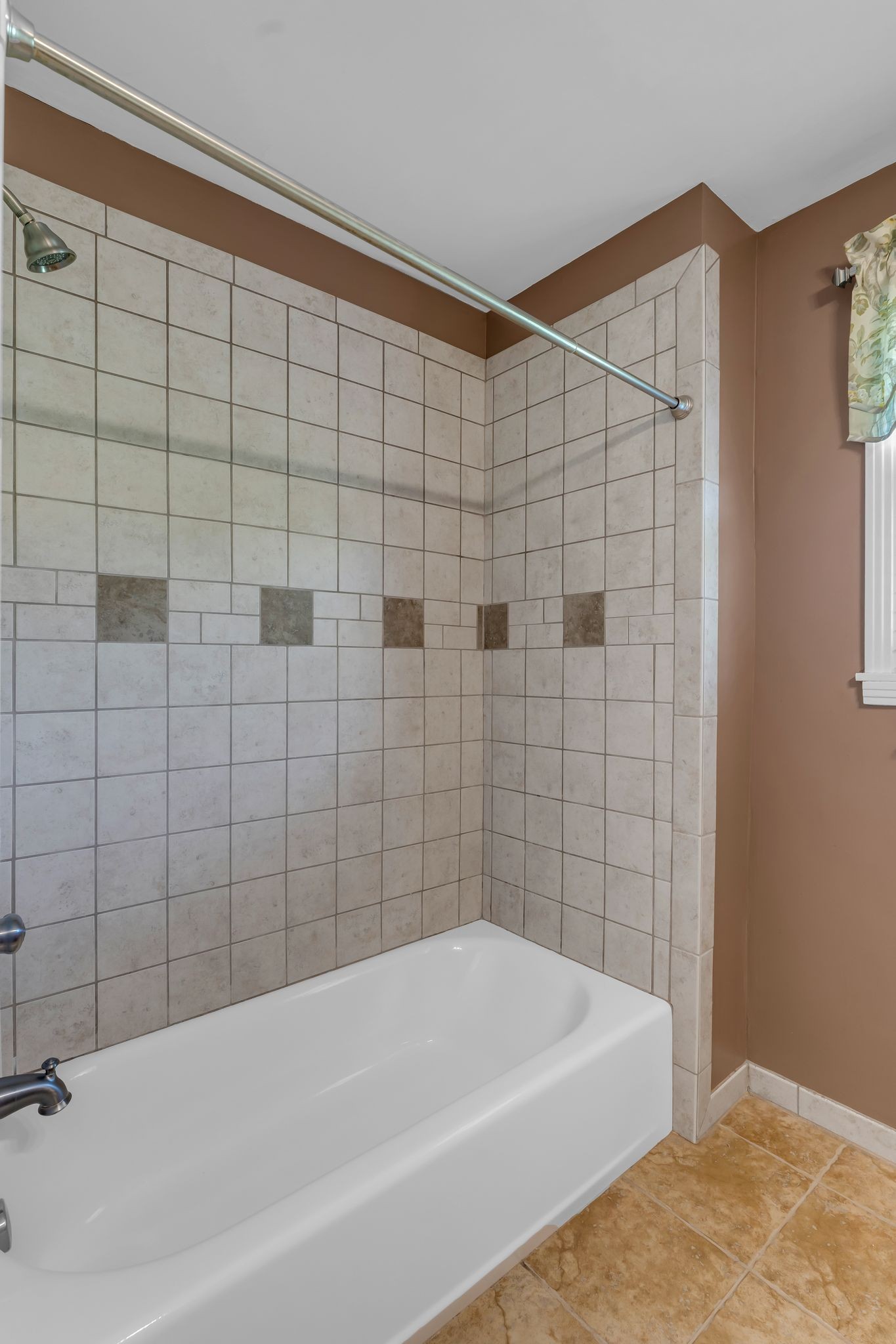 101 Cedarwood Dr