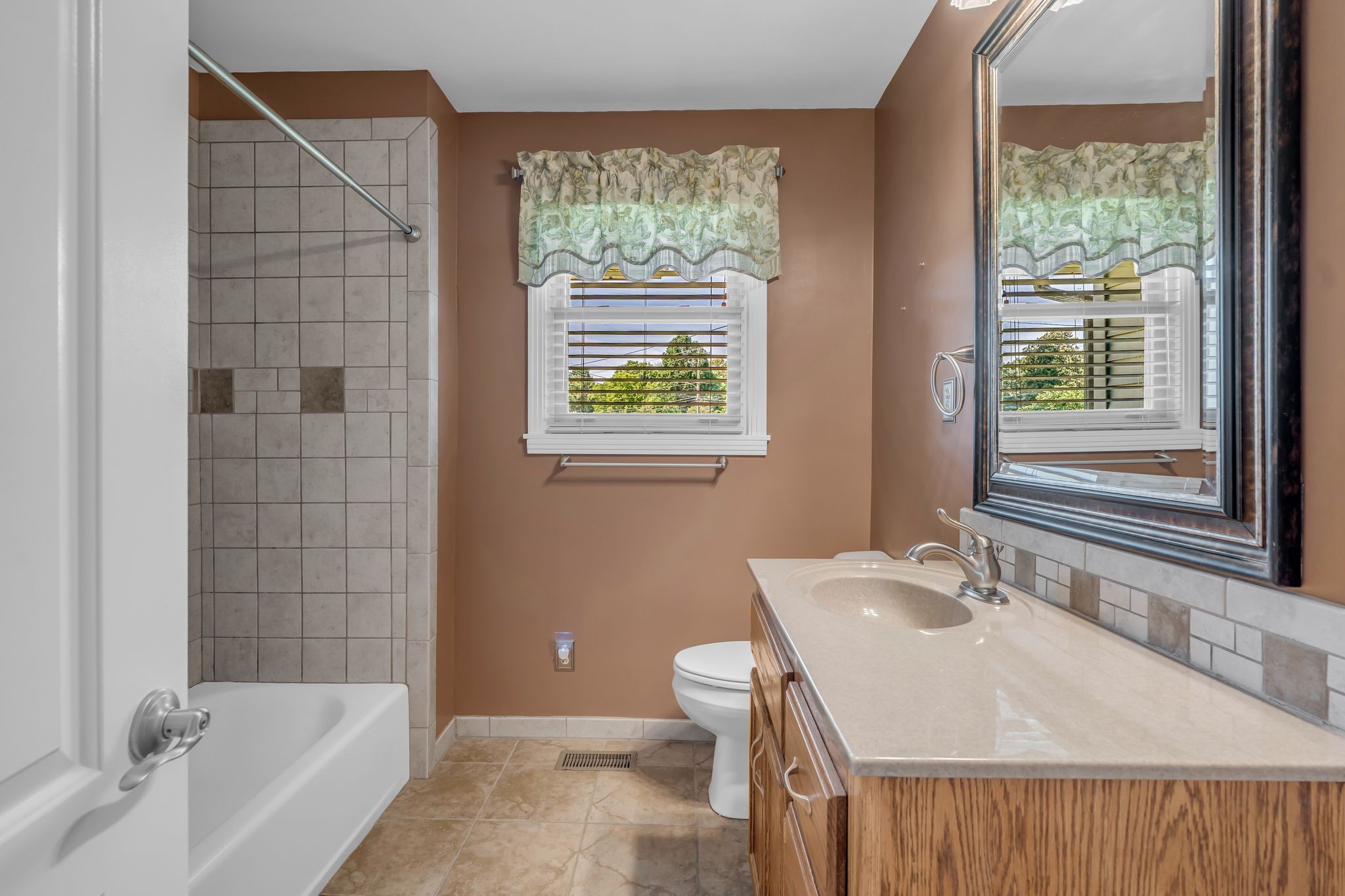 101 Cedarwood Dr