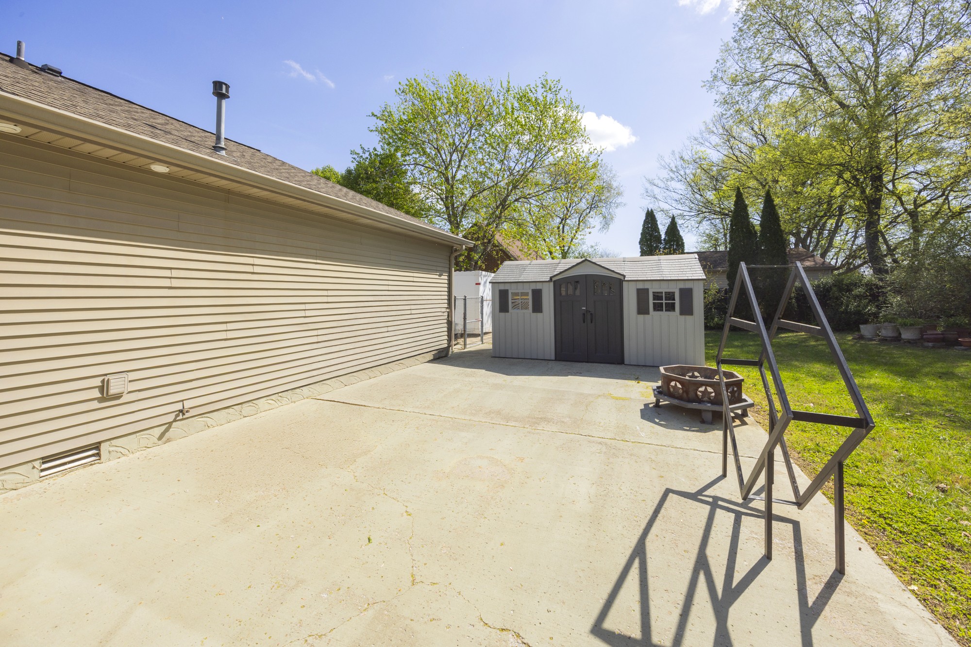 3533 Lehigh Dr