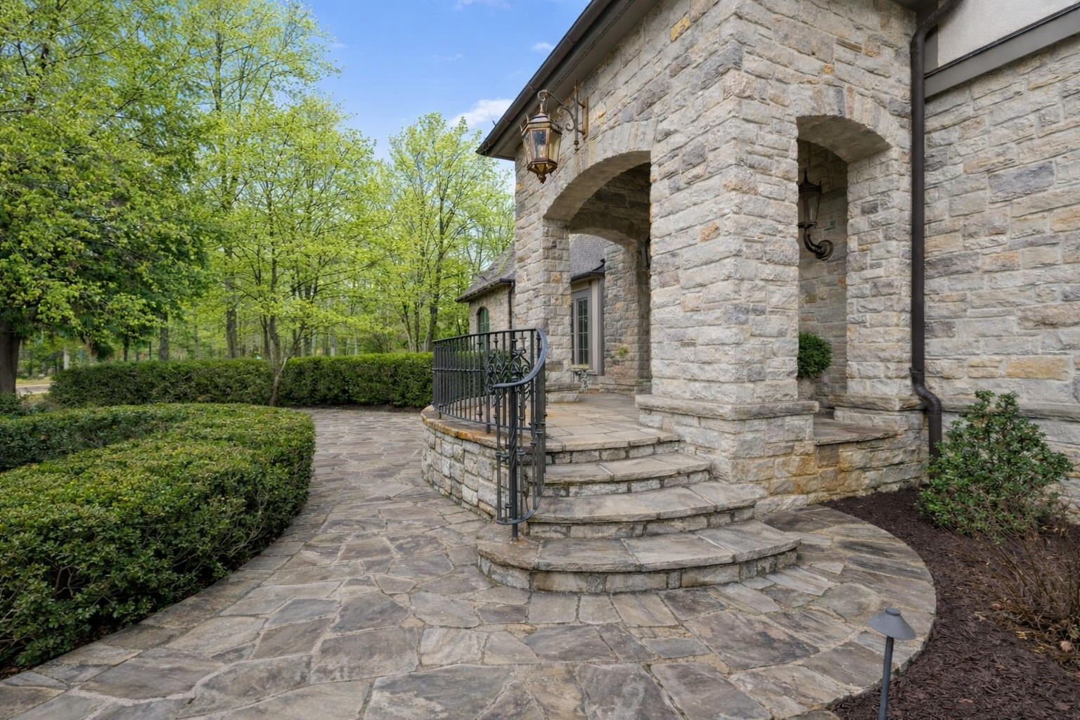 225 Lake Hills Rd