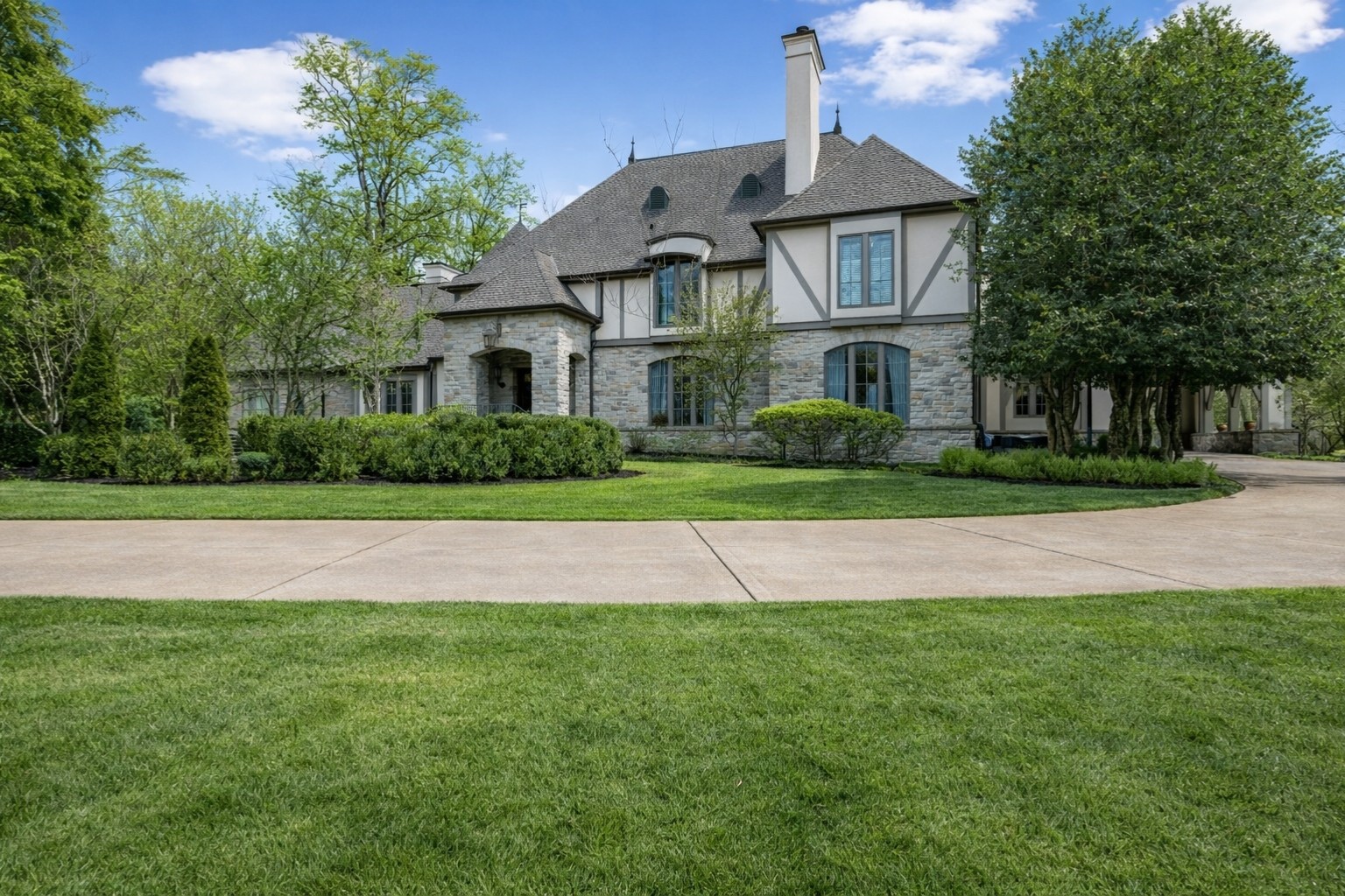 225 Lake Hills Rd