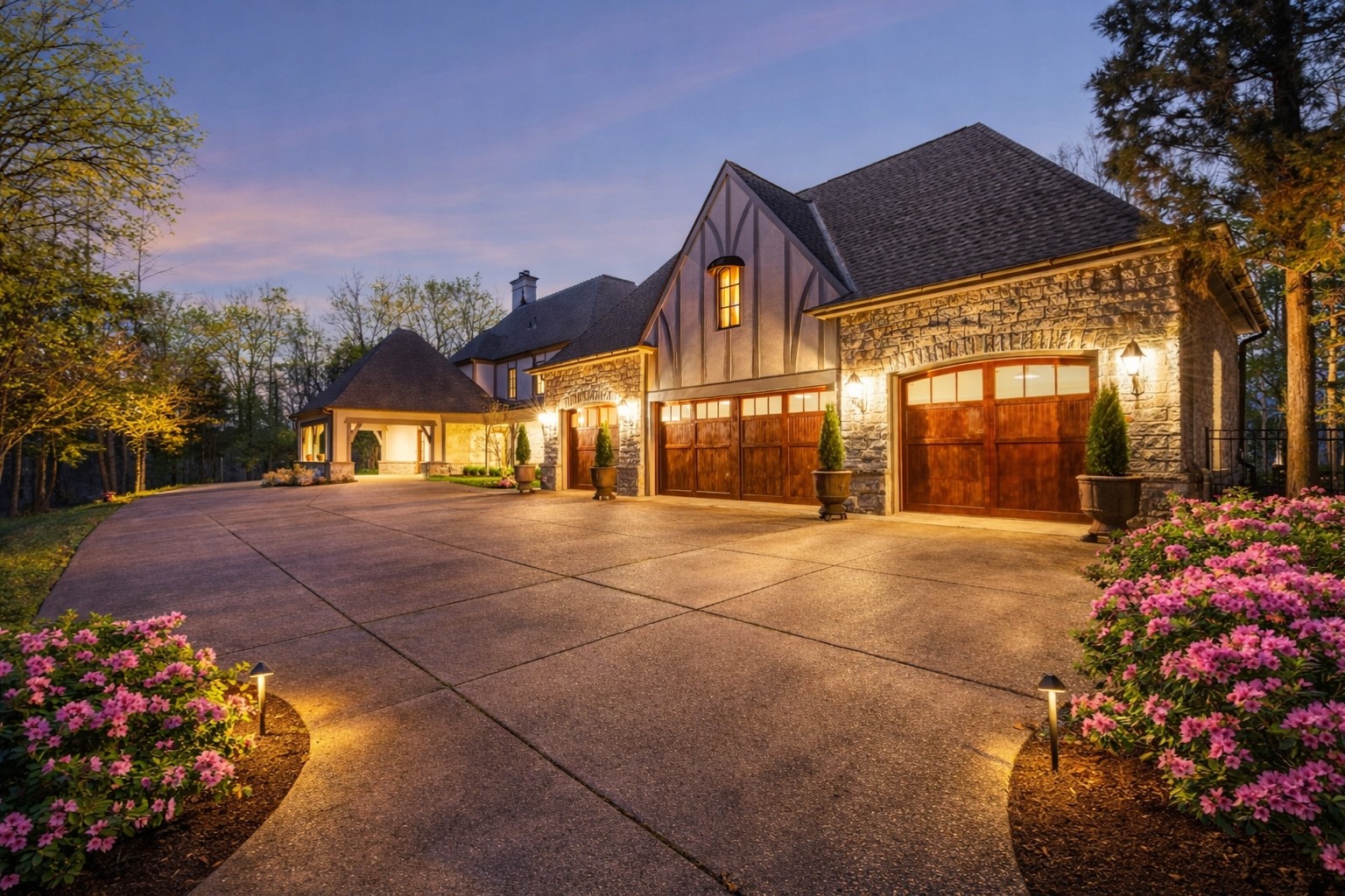 225 Lake Hills Rd