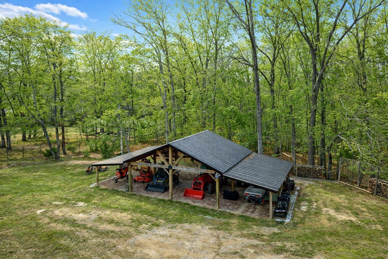 225 Lake Hills Rd