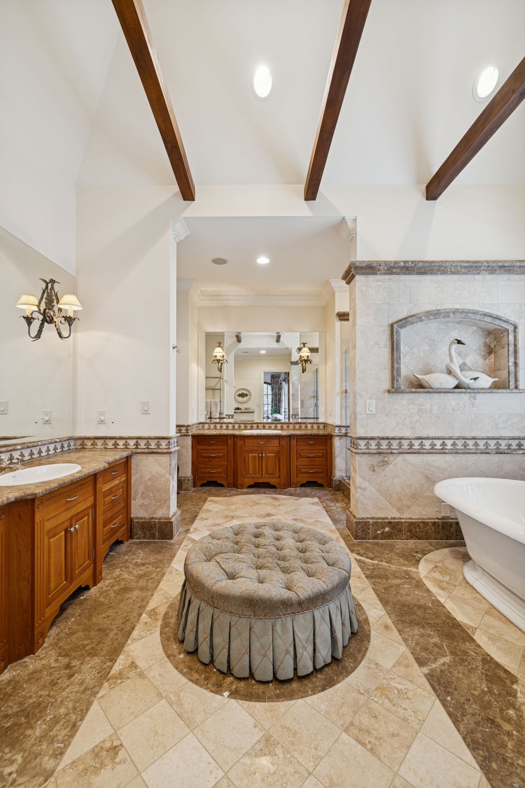 225 Lake Hills Rd