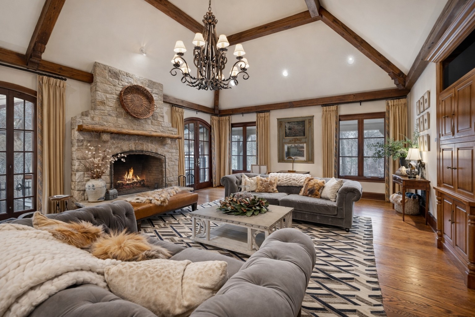225 Lake Hills Rd