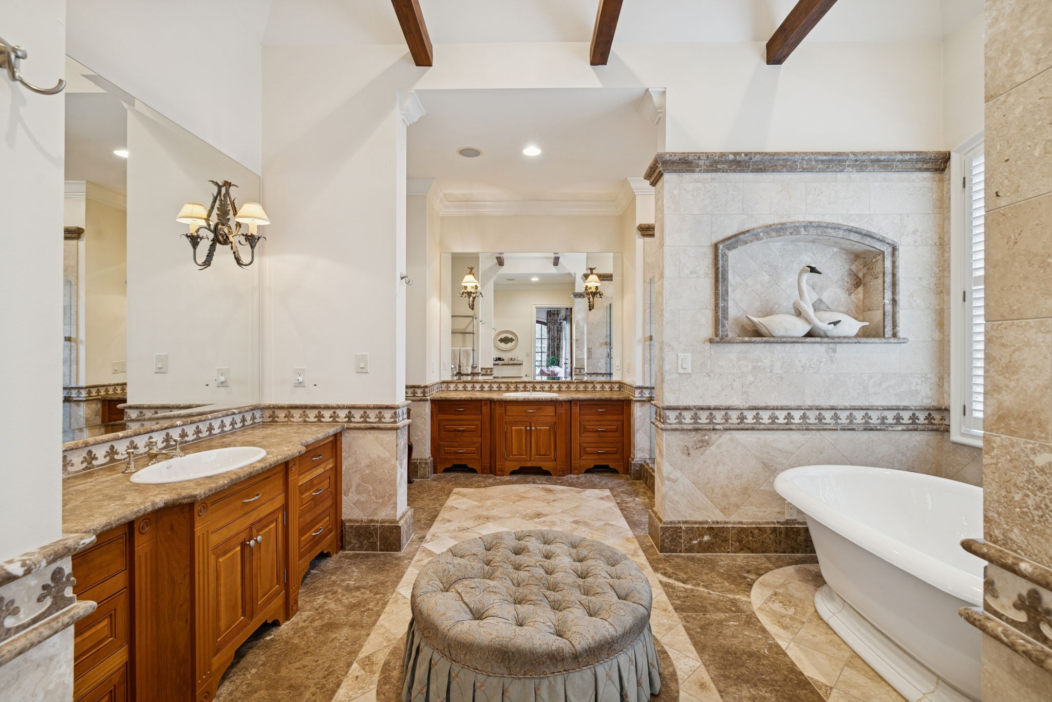 225 Lake Hills Rd