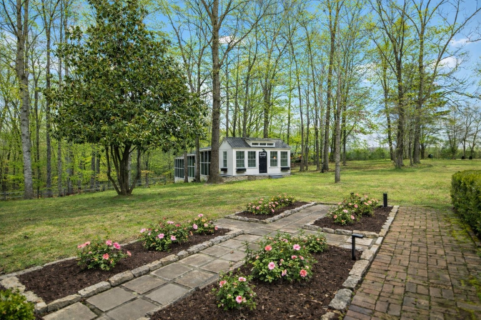 225 Lake Hills Rd