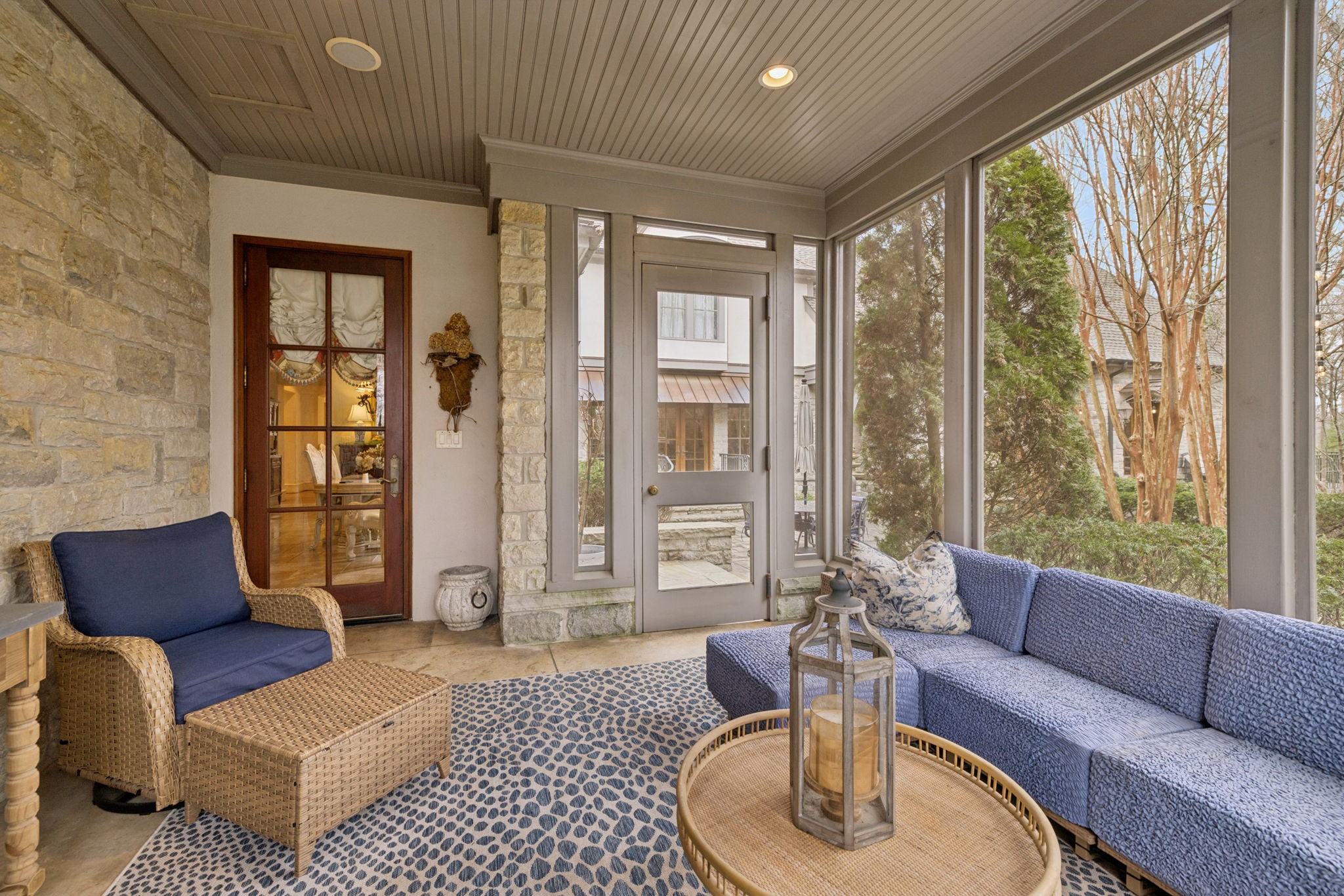 225 Lake Hills Rd