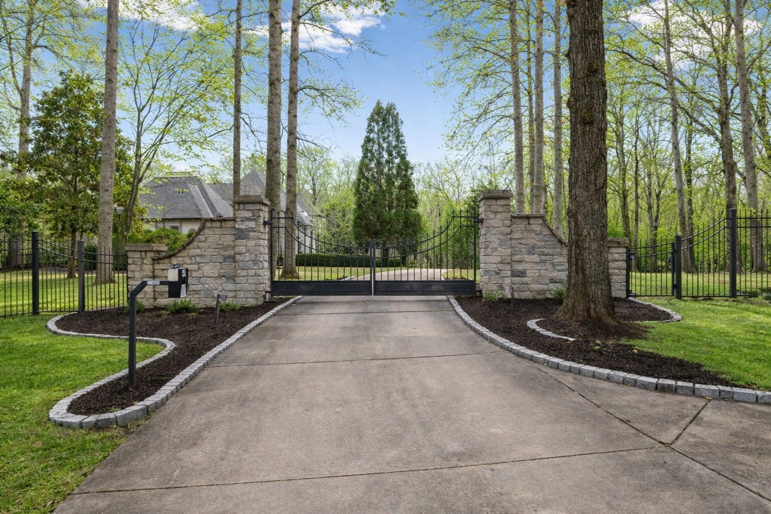 225 Lake Hills Rd