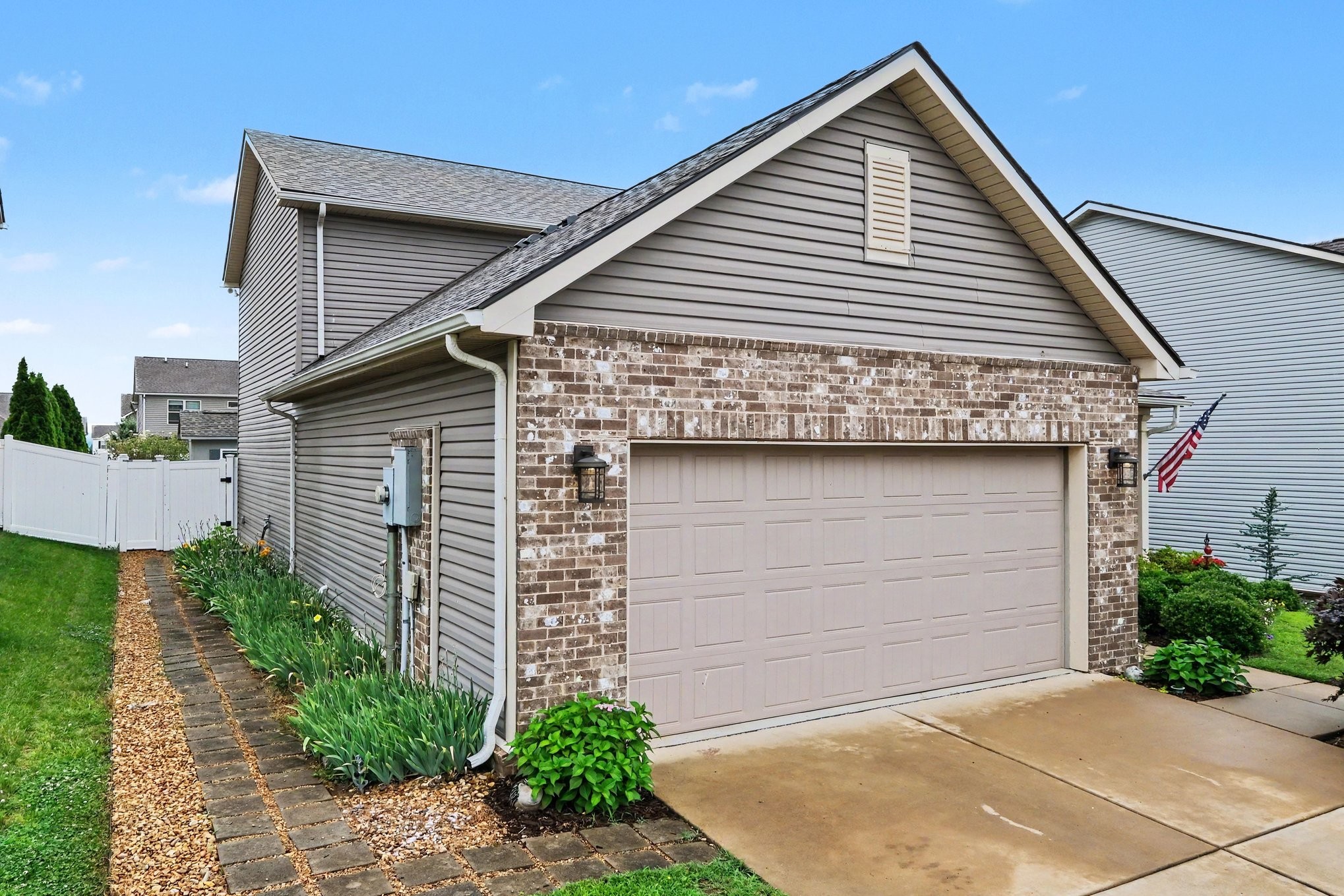 2925 Hen Brook Dr