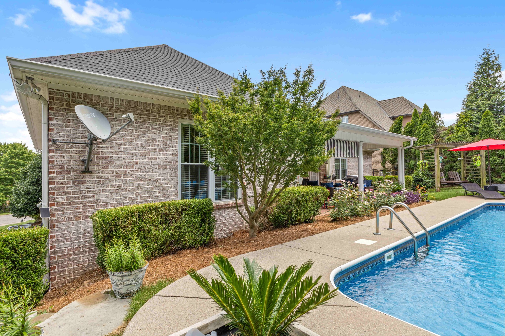 115 N Country Club Dr