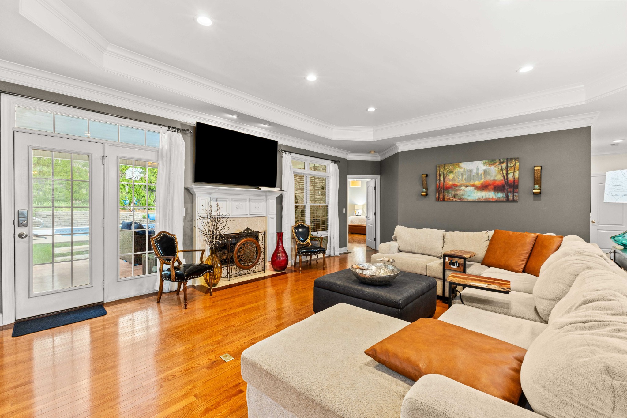 115 N Country Club Dr