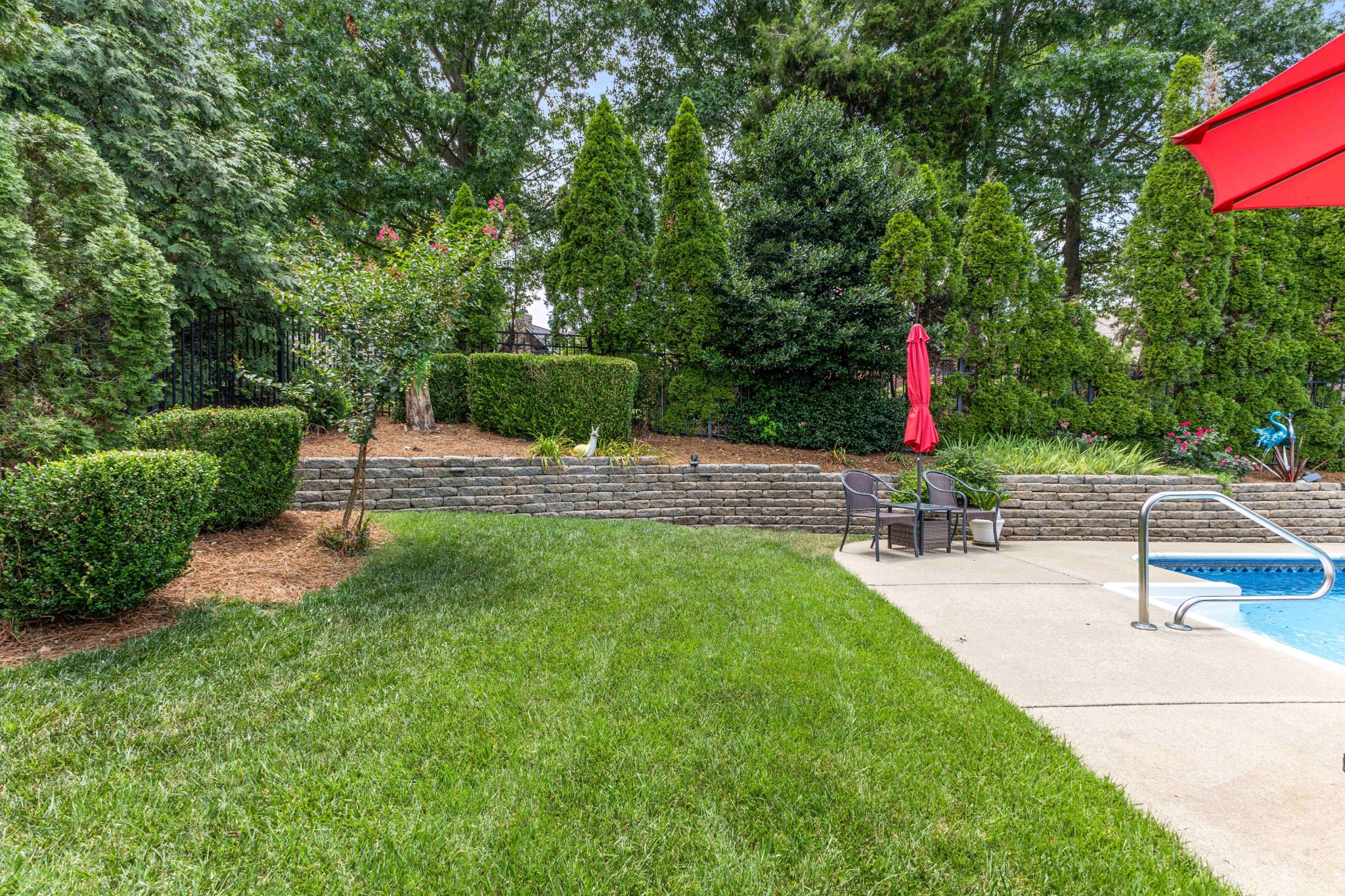 115 N Country Club Dr