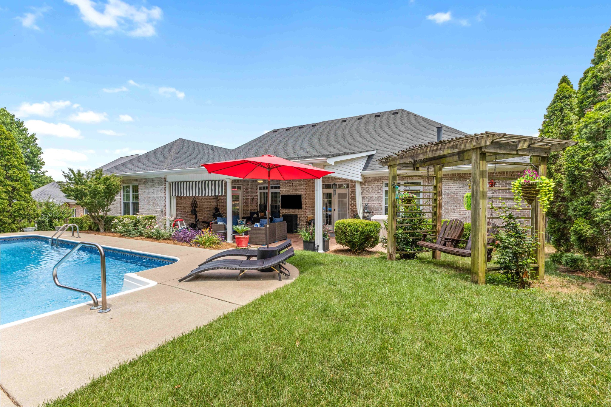 115 N Country Club Dr