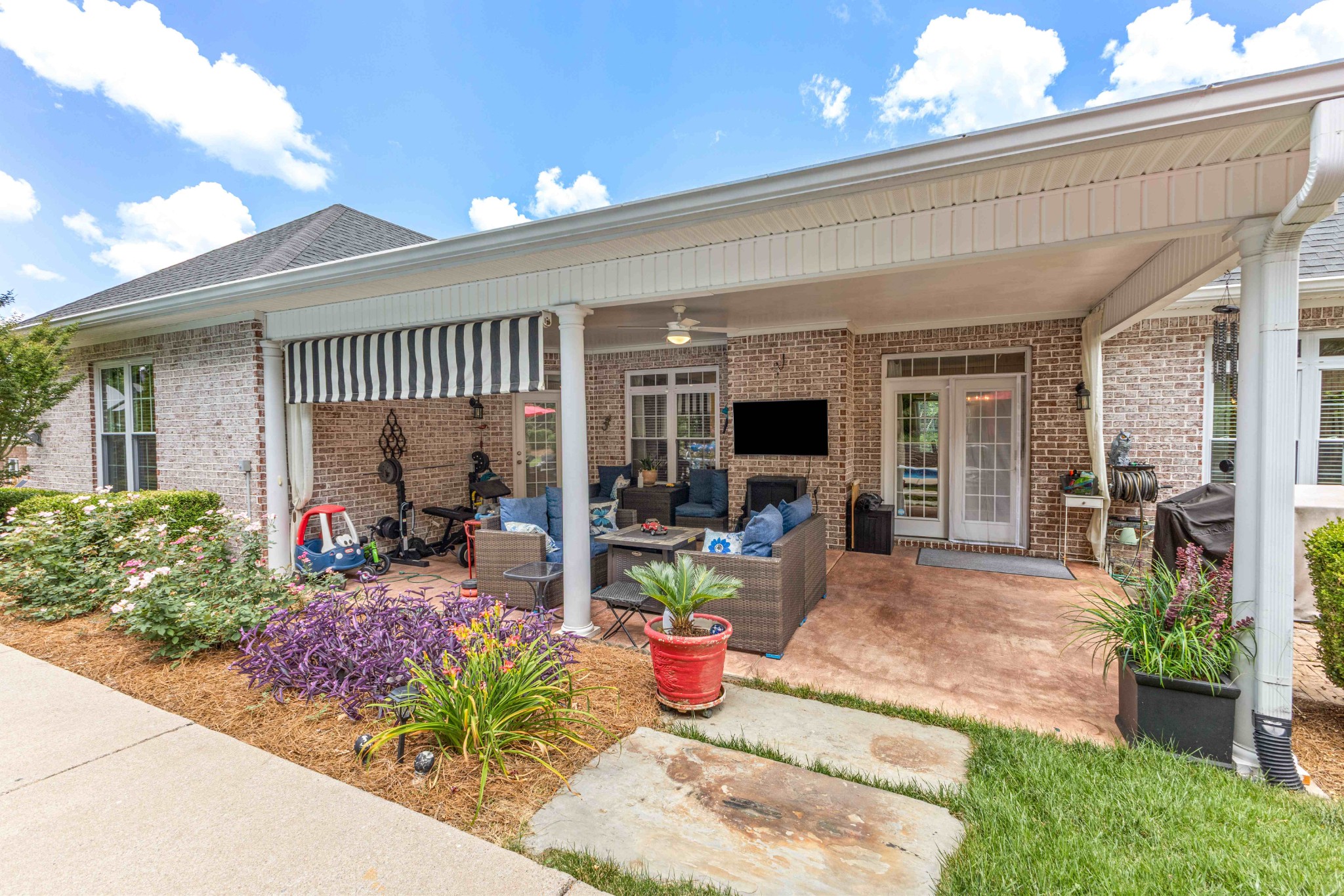 115 N Country Club Dr