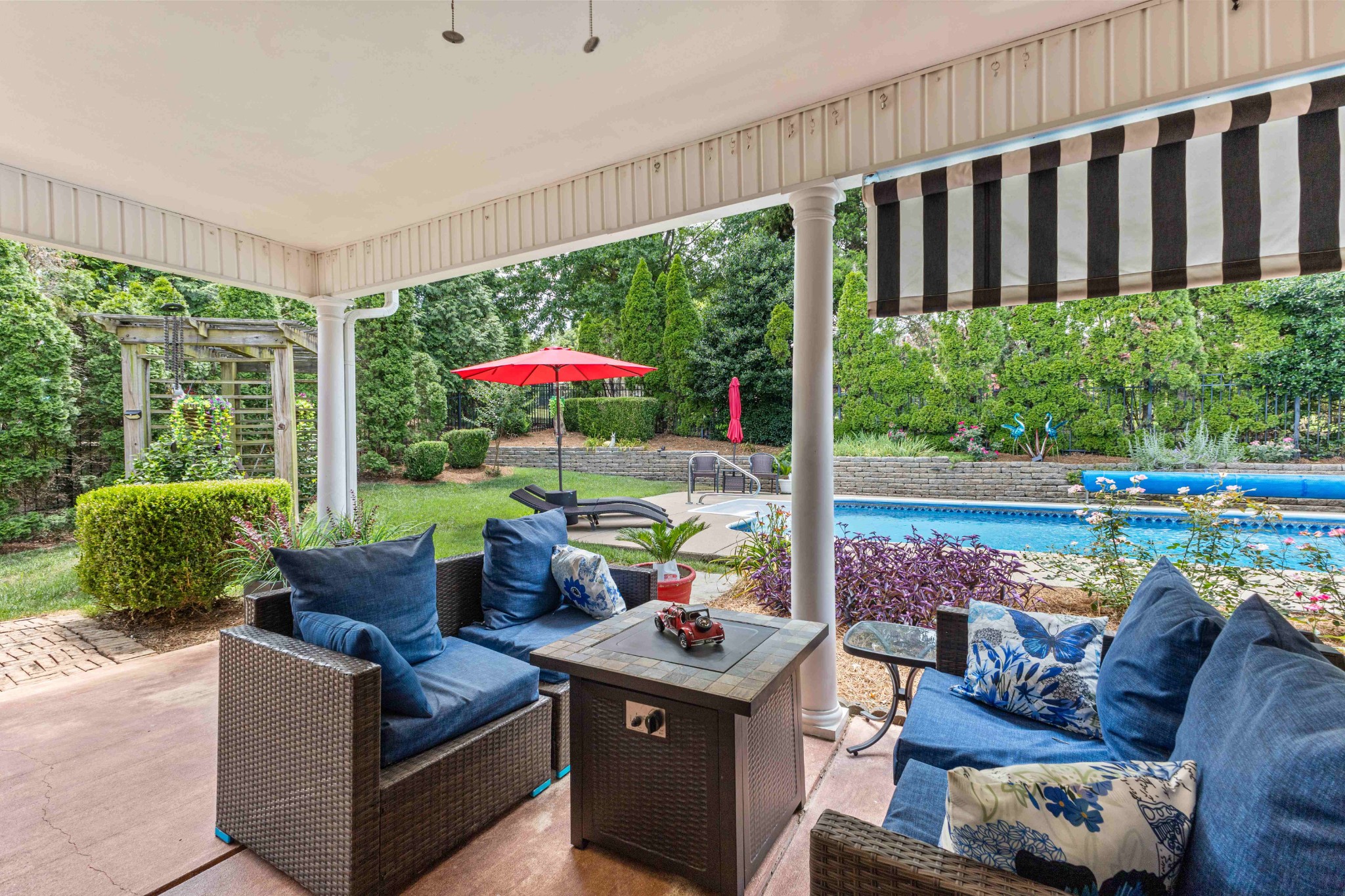 115 N Country Club Dr
