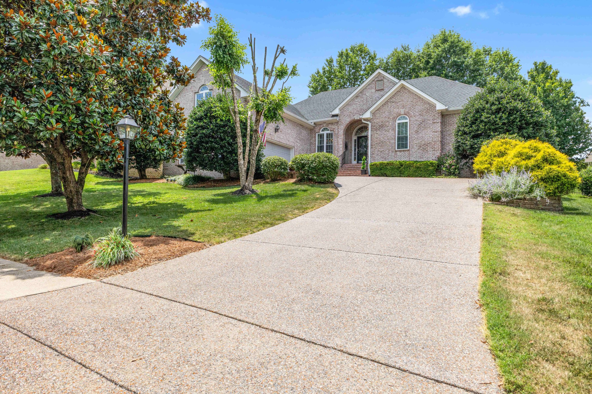 115 N Country Club Dr