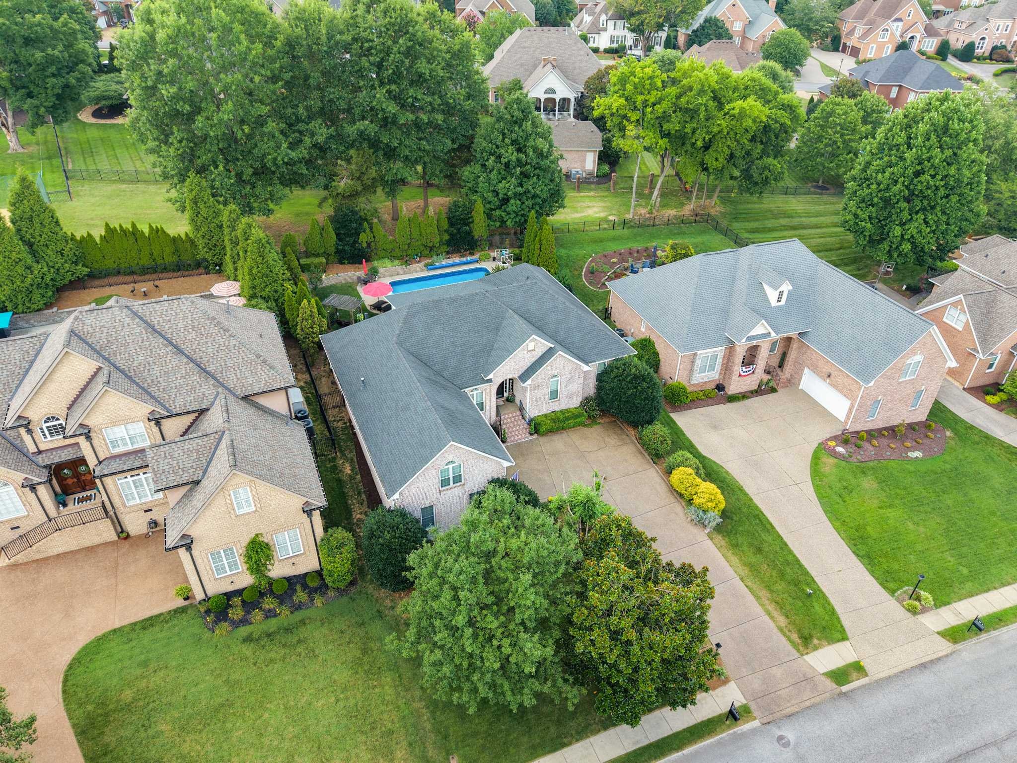 115 N Country Club Dr