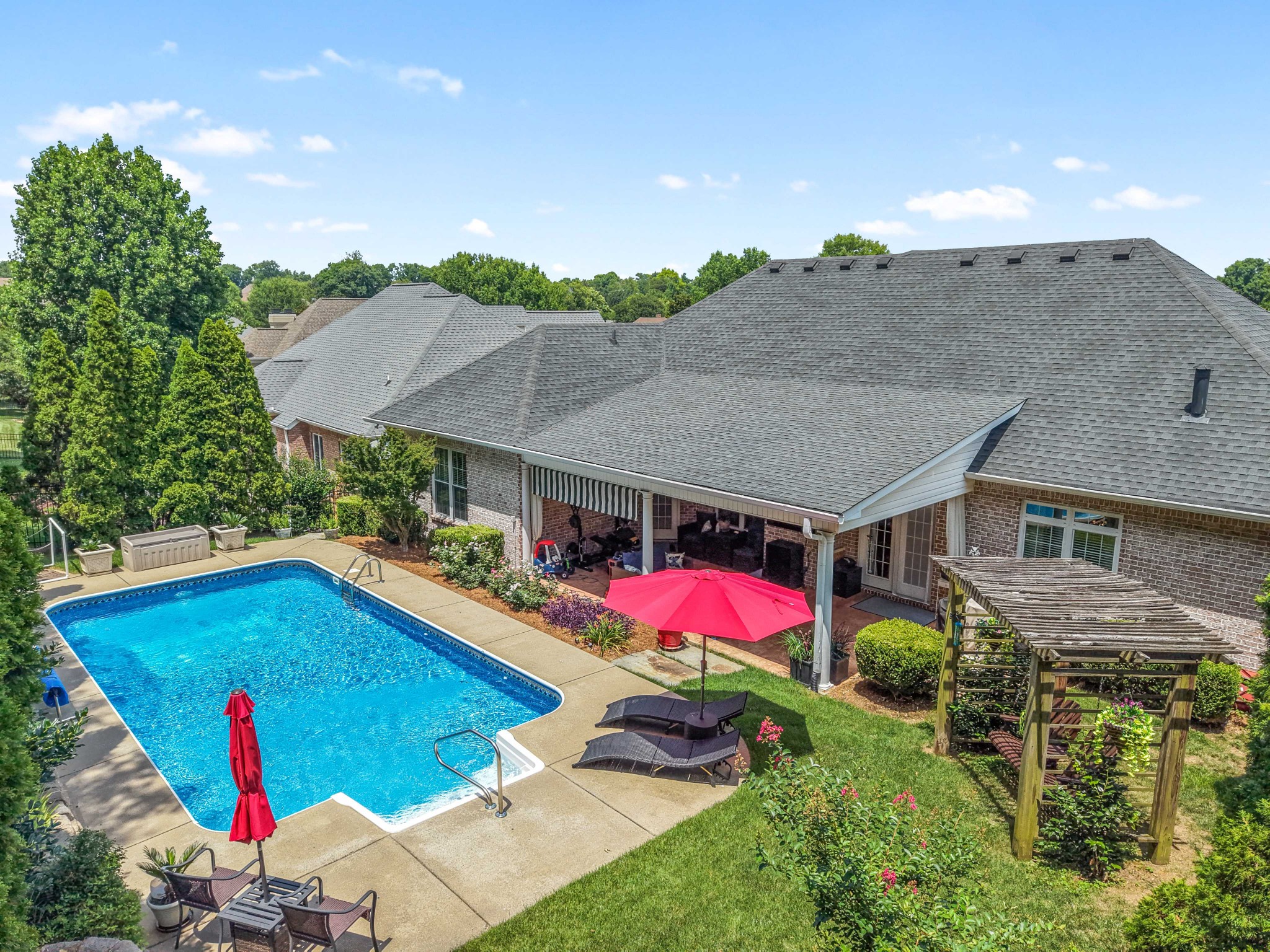 115 N Country Club Dr