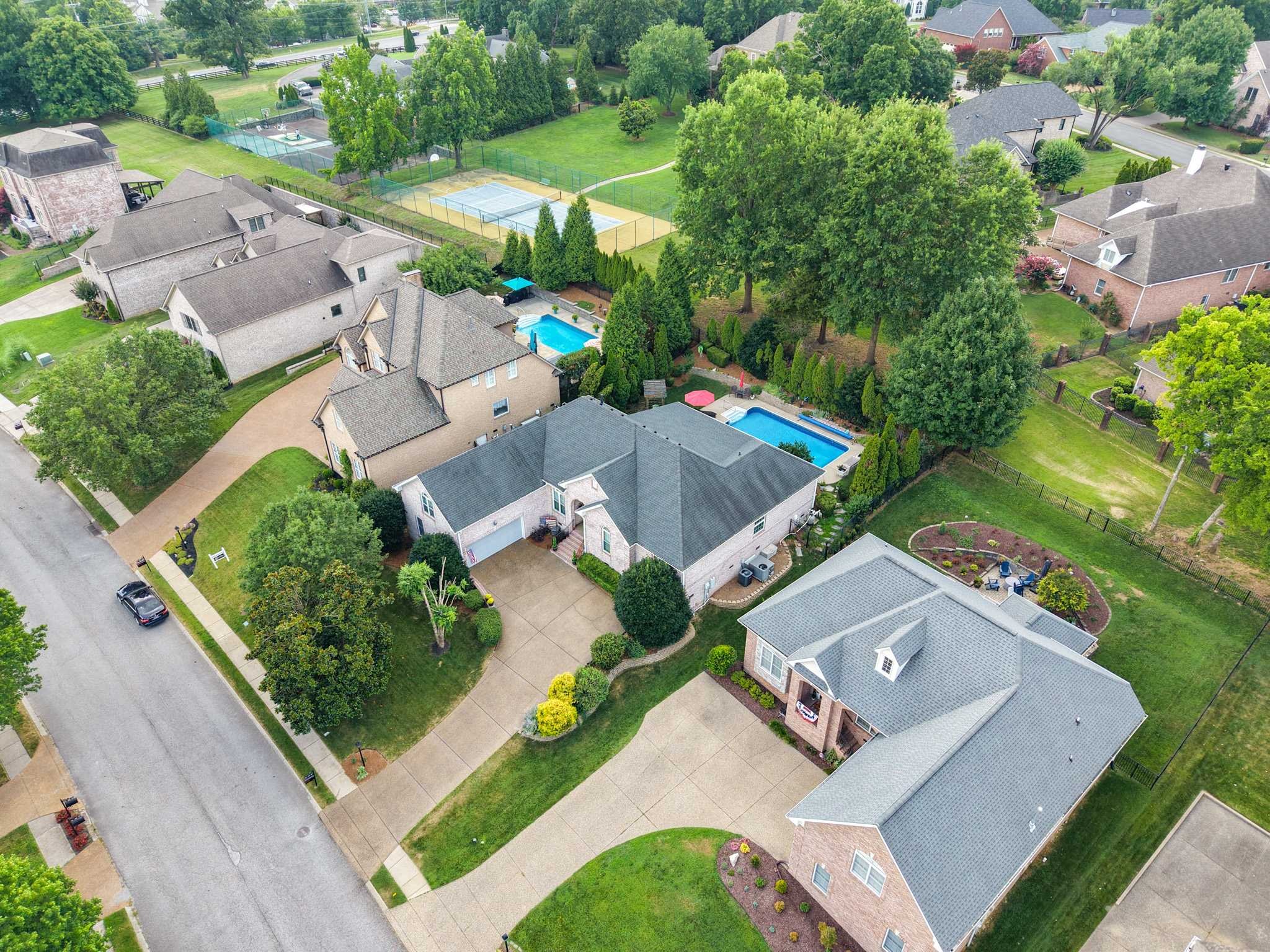 115 N Country Club Dr
