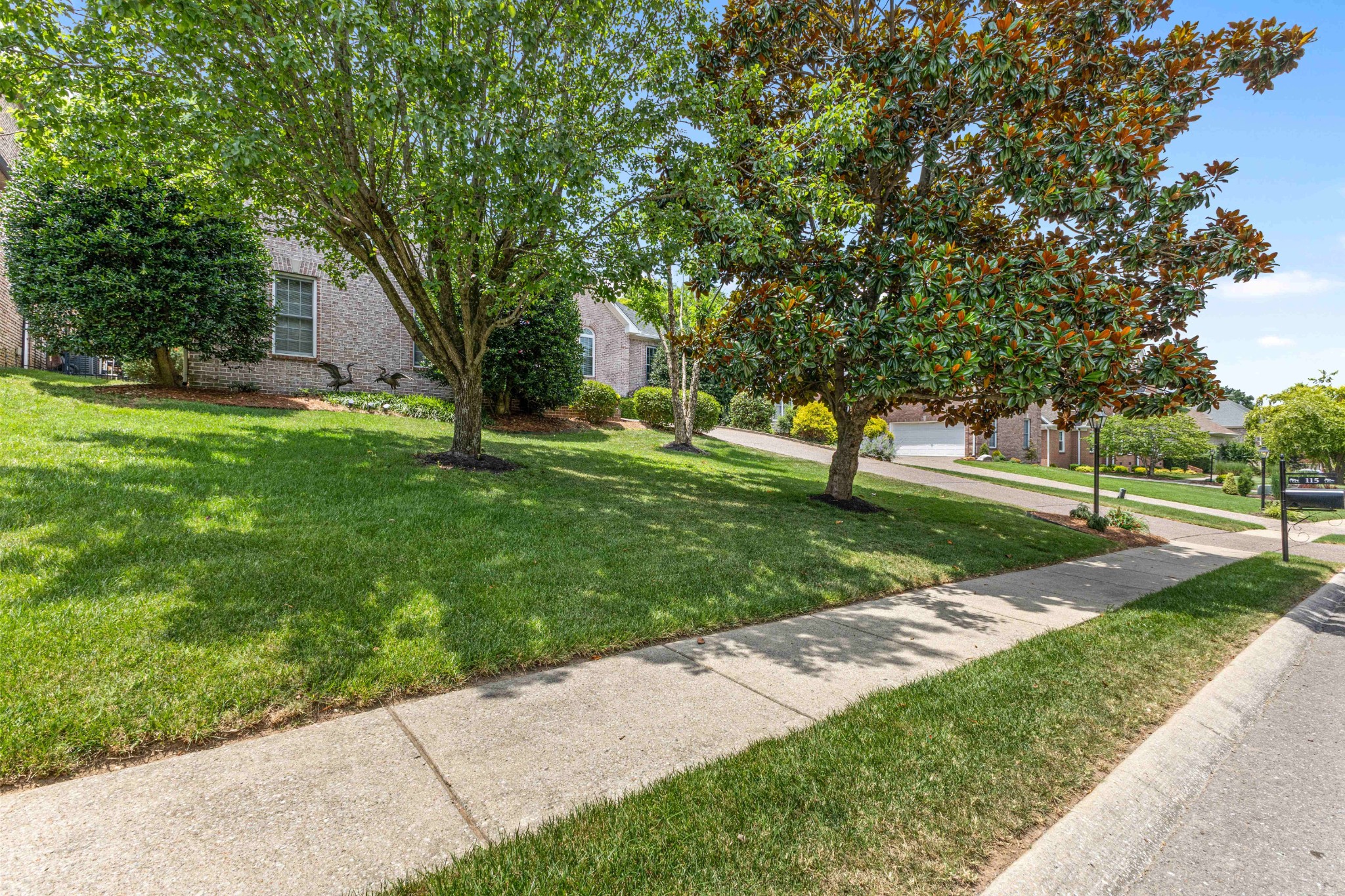 115 N Country Club Dr