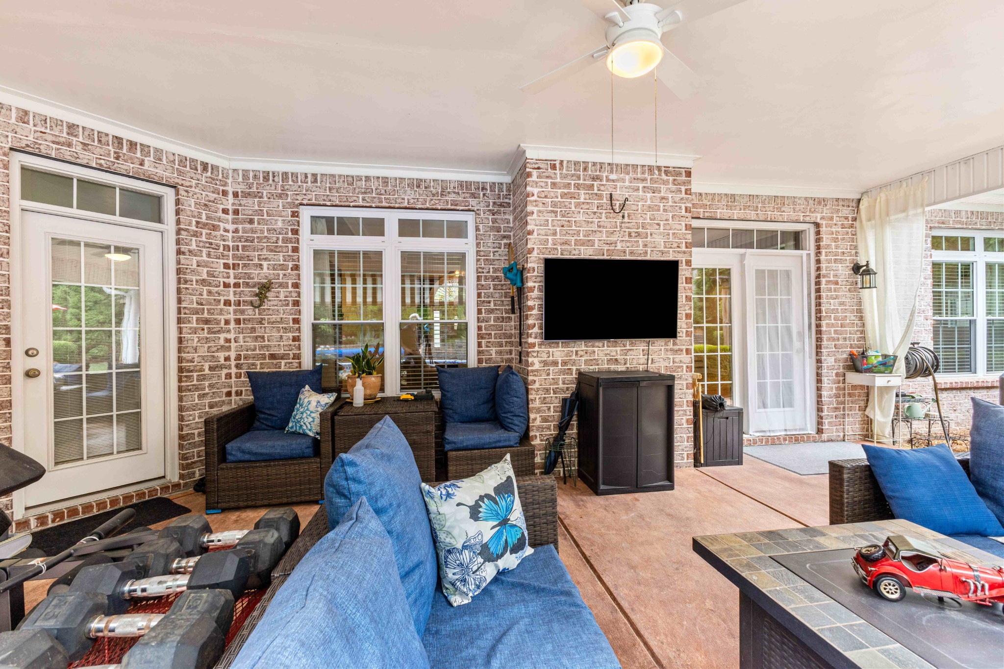 115 N Country Club Dr
