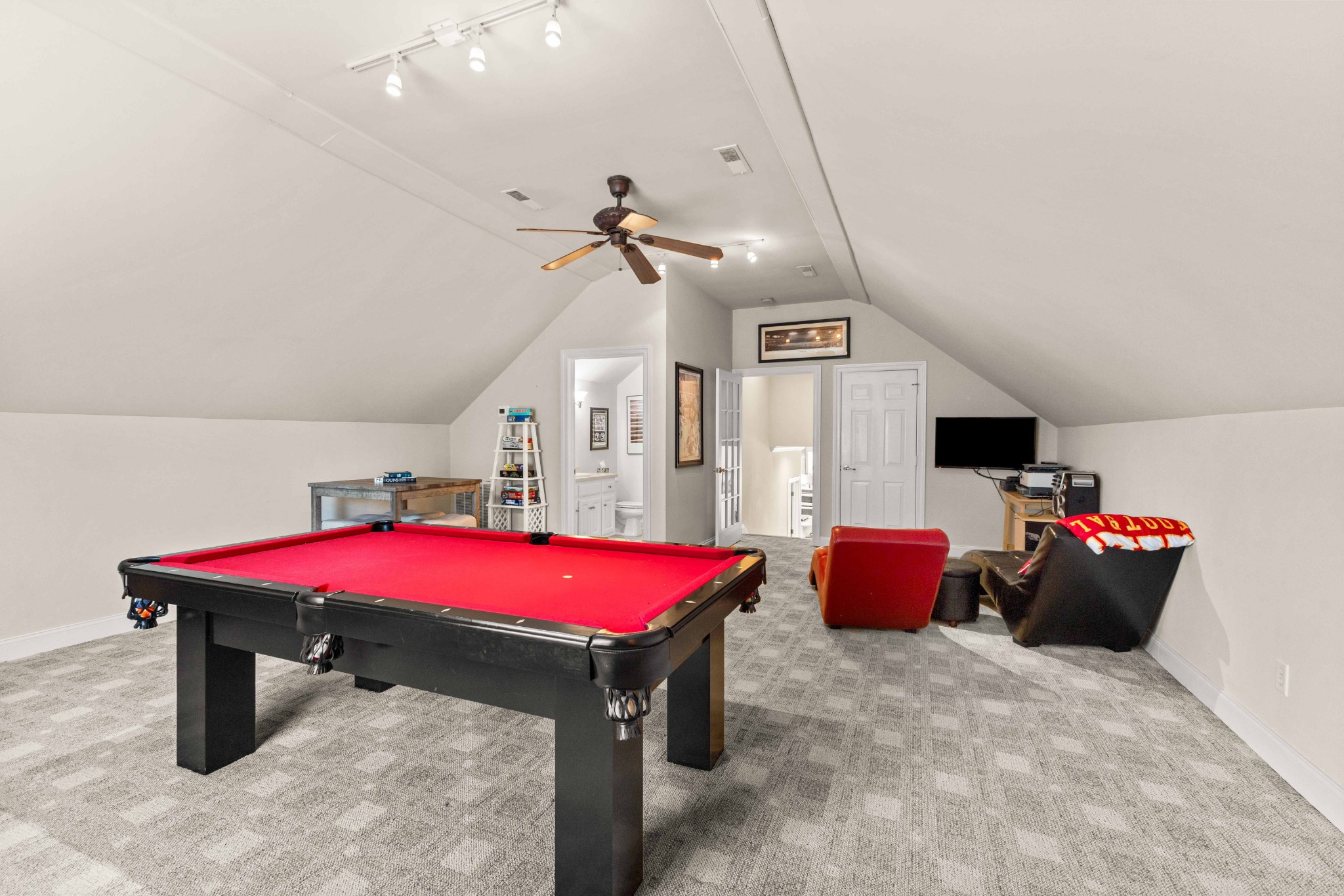 115 N Country Club Dr