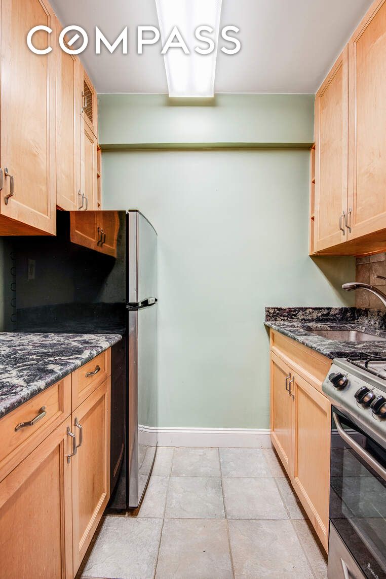 305 E 72nd Street 4CN