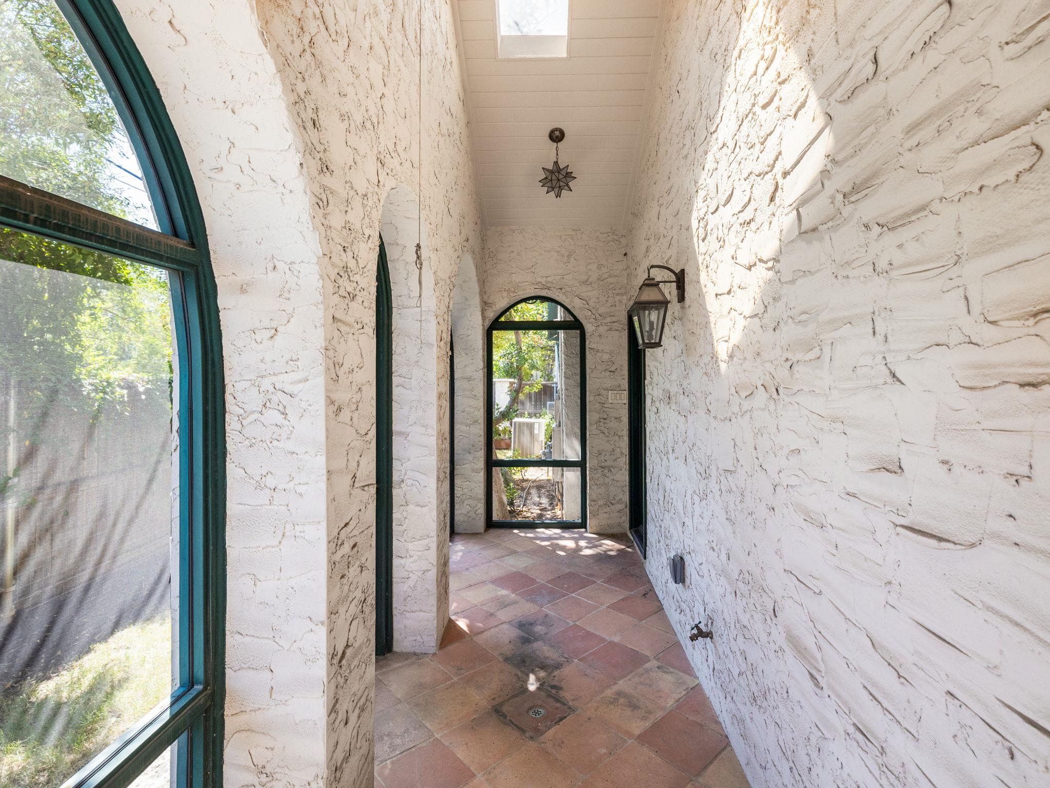 2825 Shoal Crest Ave