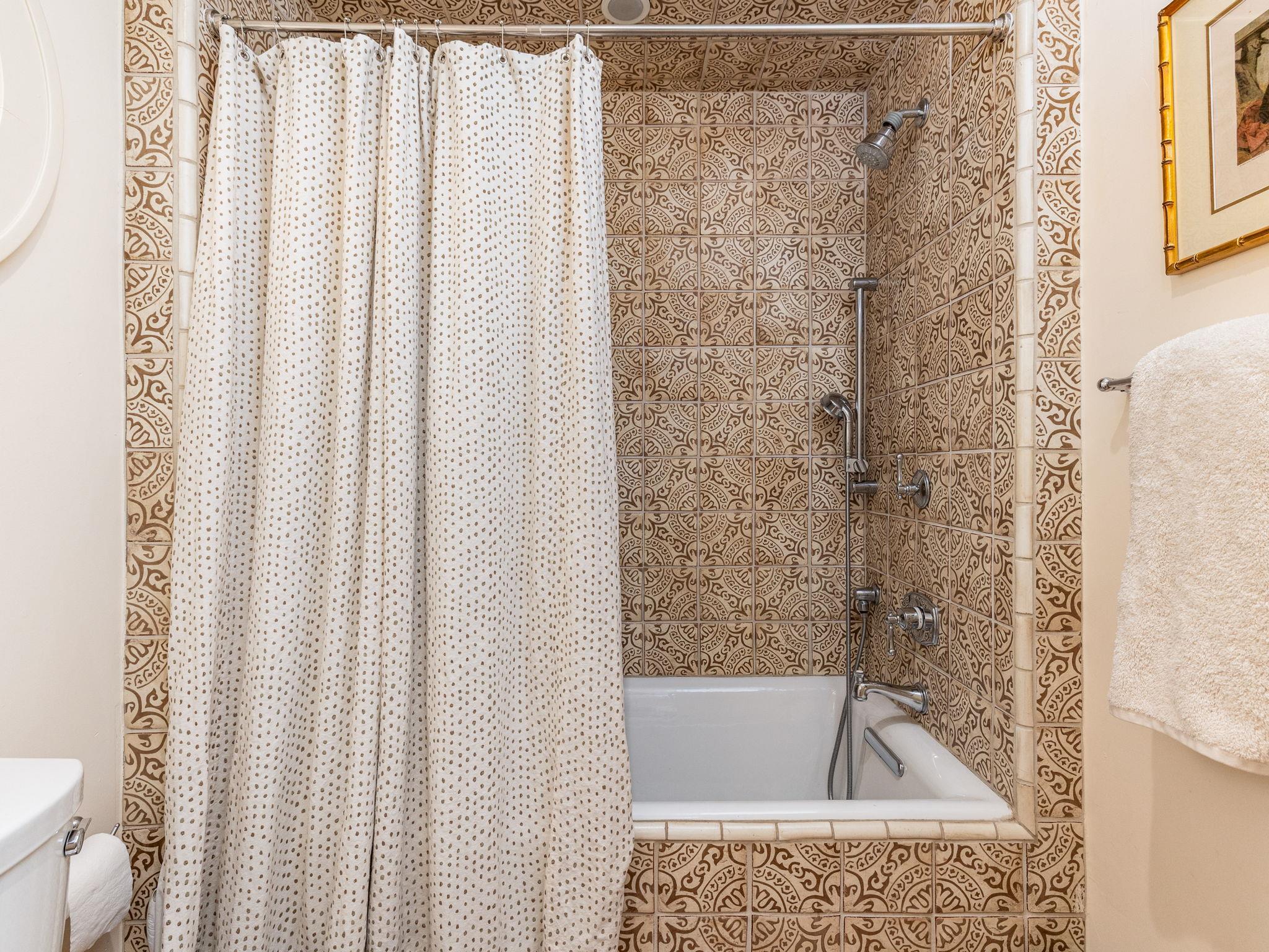 2825 Shoal Crest Ave